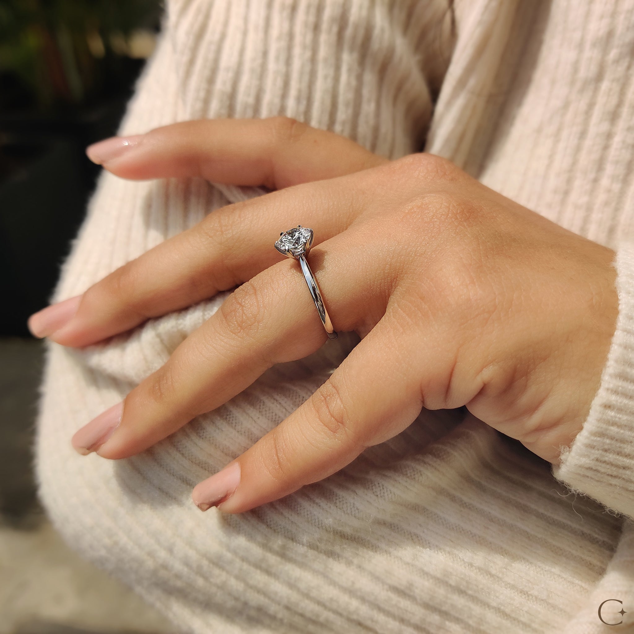 Exquisite engagement ring with 6 claw prongs offering secure and elegant diamond placement.

