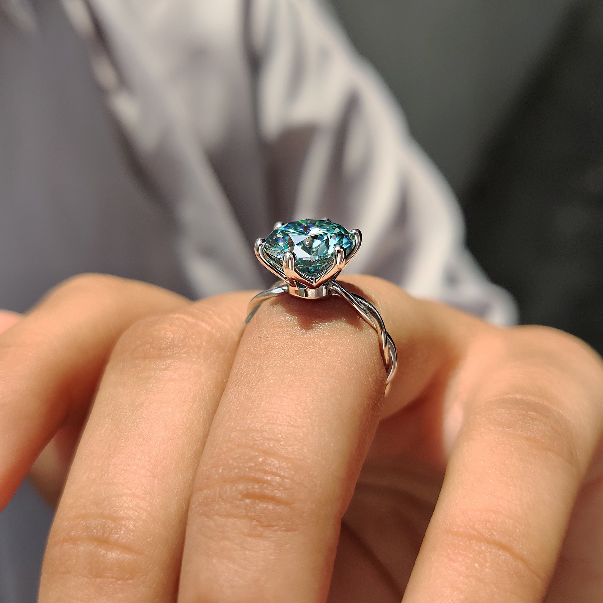 White gold ring crafted for everyday comfort and bright tone.
