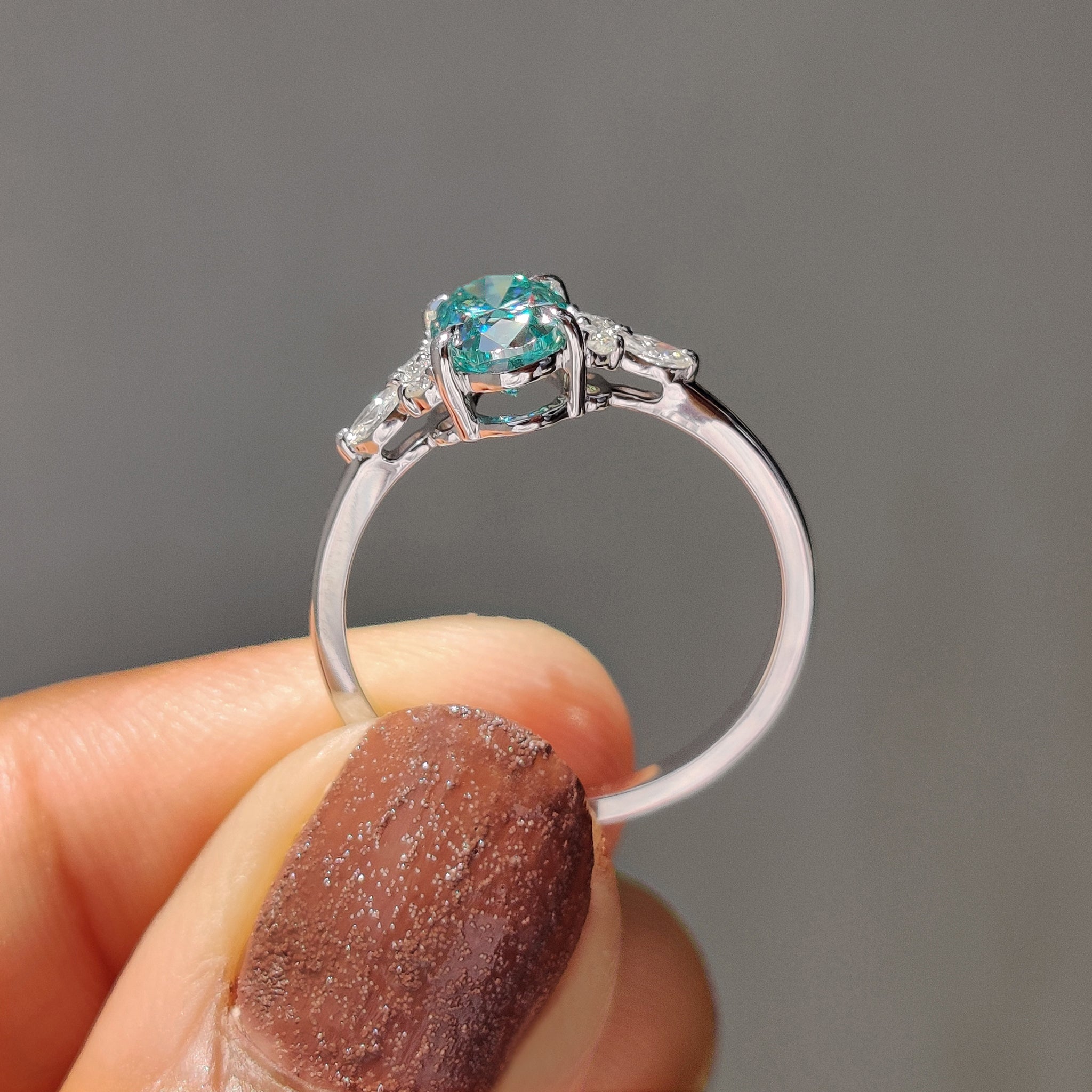 Marquise and round in muse setting.
