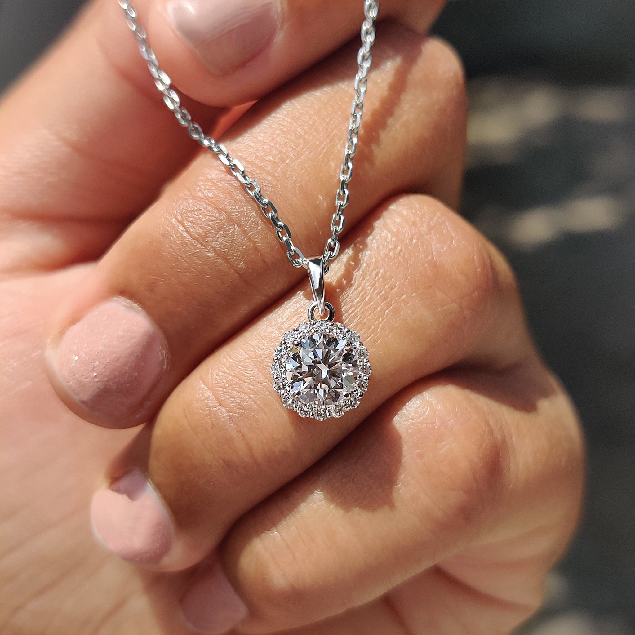 Halo Pendant – Round Cut Diamond