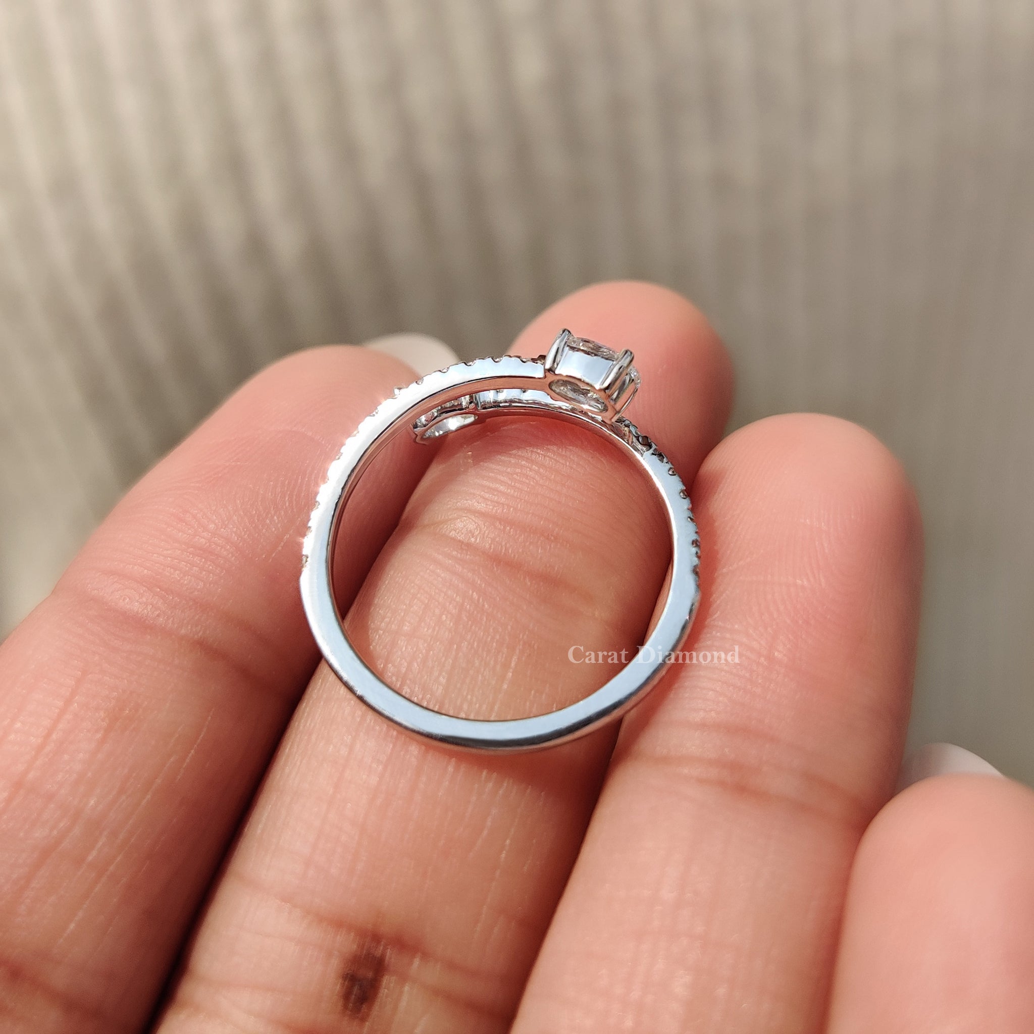Oval cut wedding ring adds a clean finish with smooth lines.
