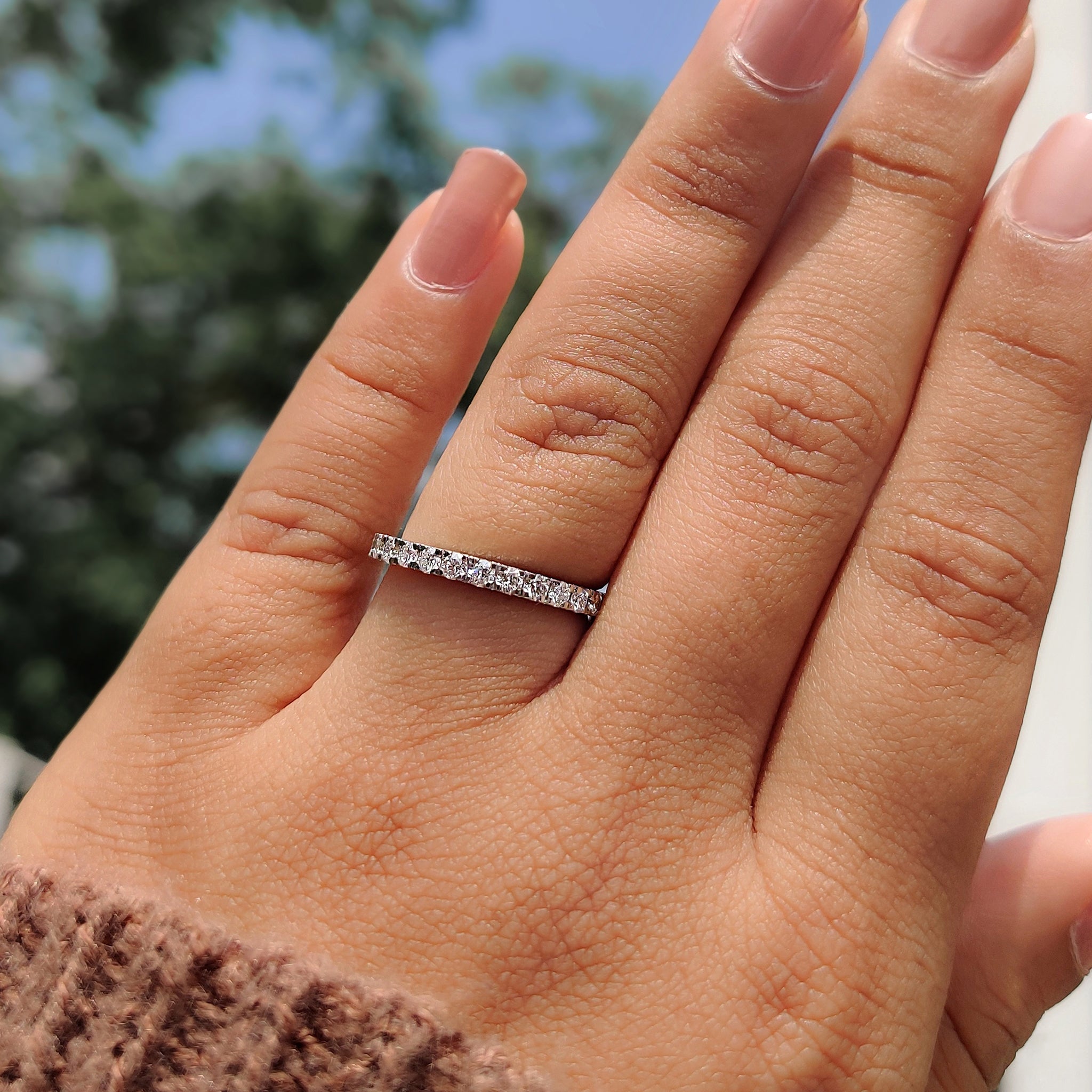Simple and elegant diamond band perfect for everyday wear.
