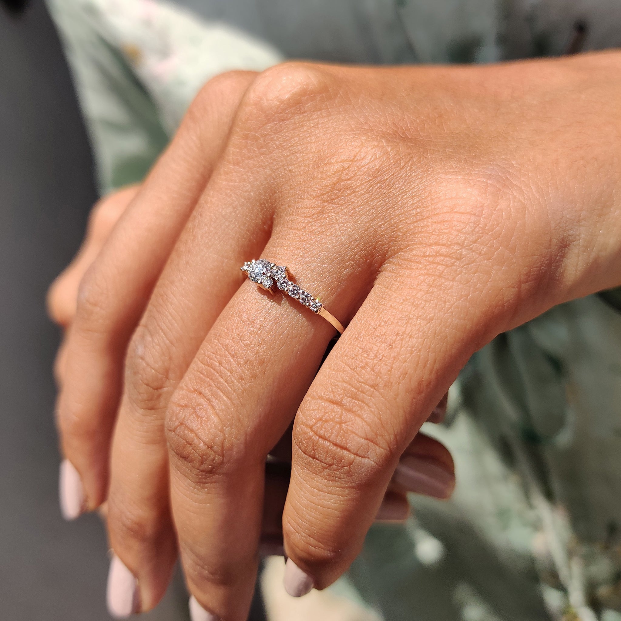 Prong setting engagement ring highlighting a sparkling diamond.