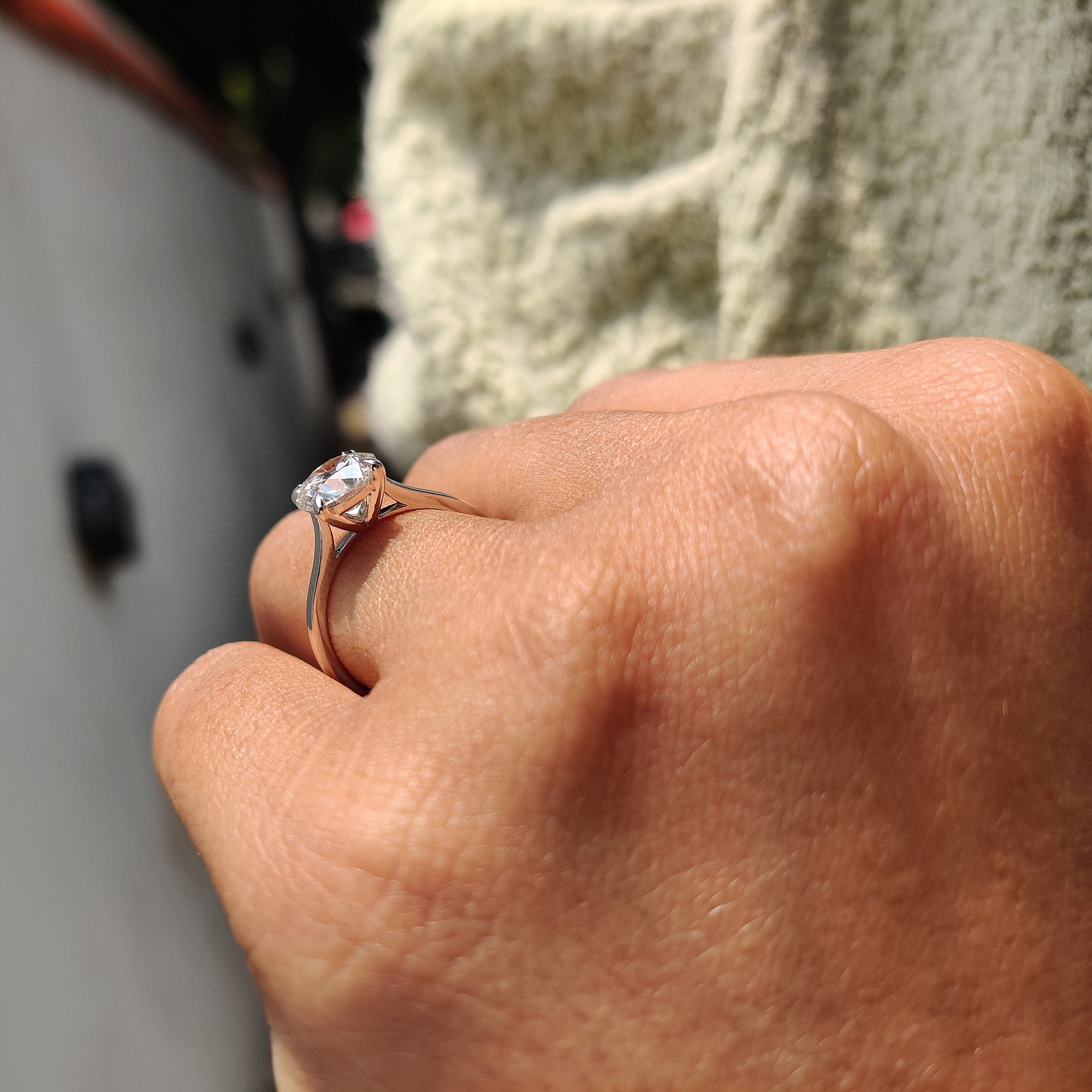 Handmade ring featuring a stunning round diamond in white gold.
