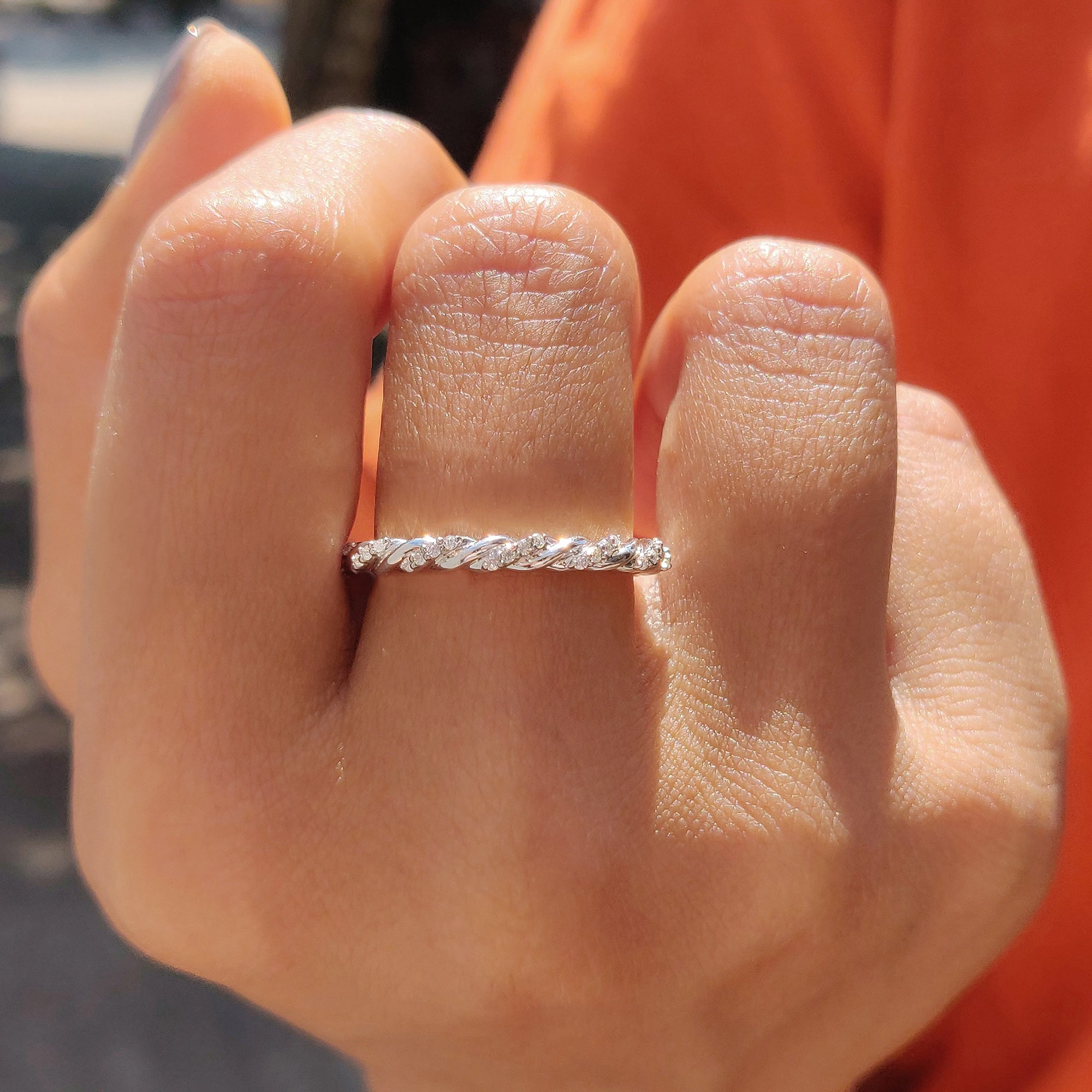 Carat diamonds wedding band in twisted eternity style
