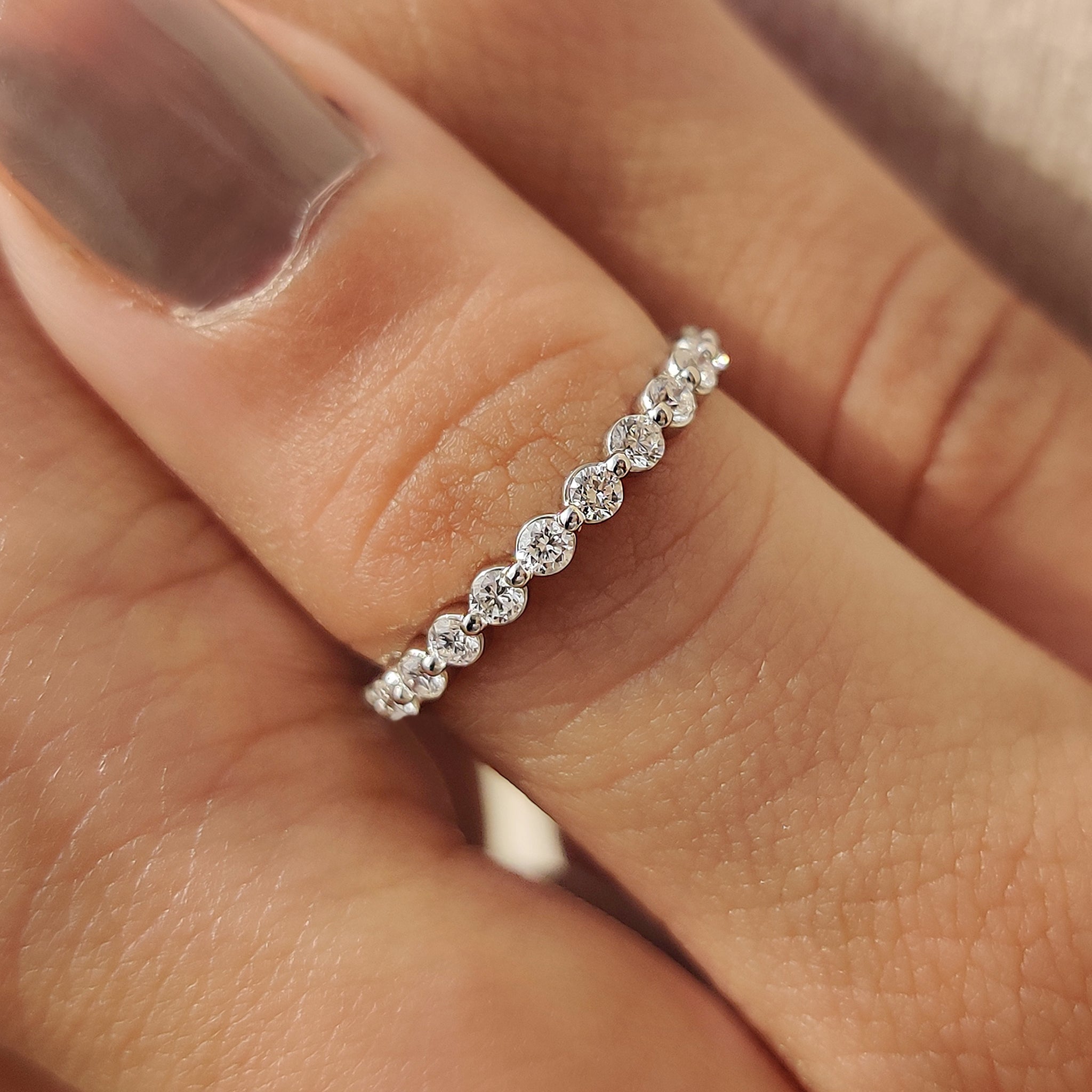 Shared Prong Eternity Round Diamond Wedding Band