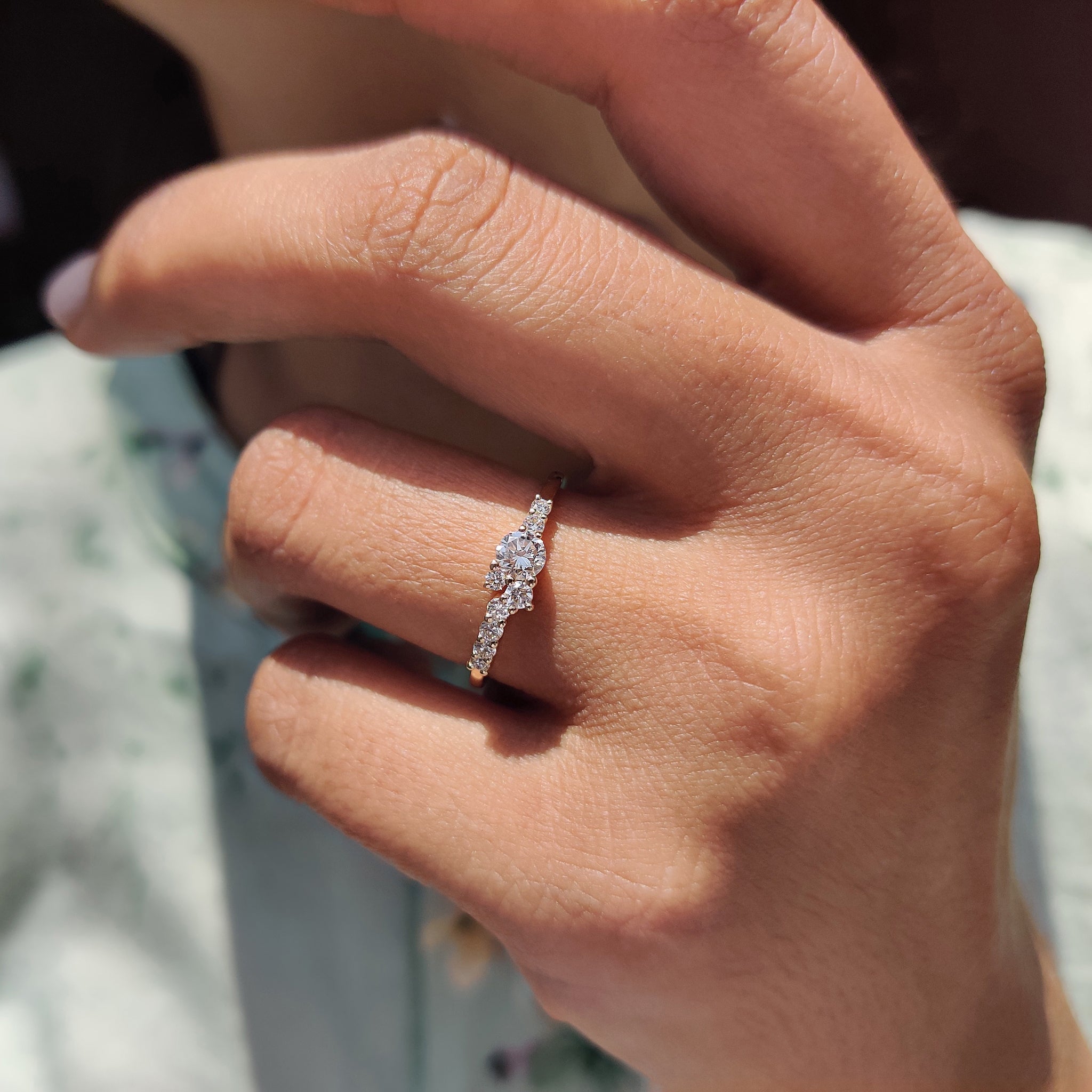 Yellow gold diamond ring with a timeless and elegant design.
