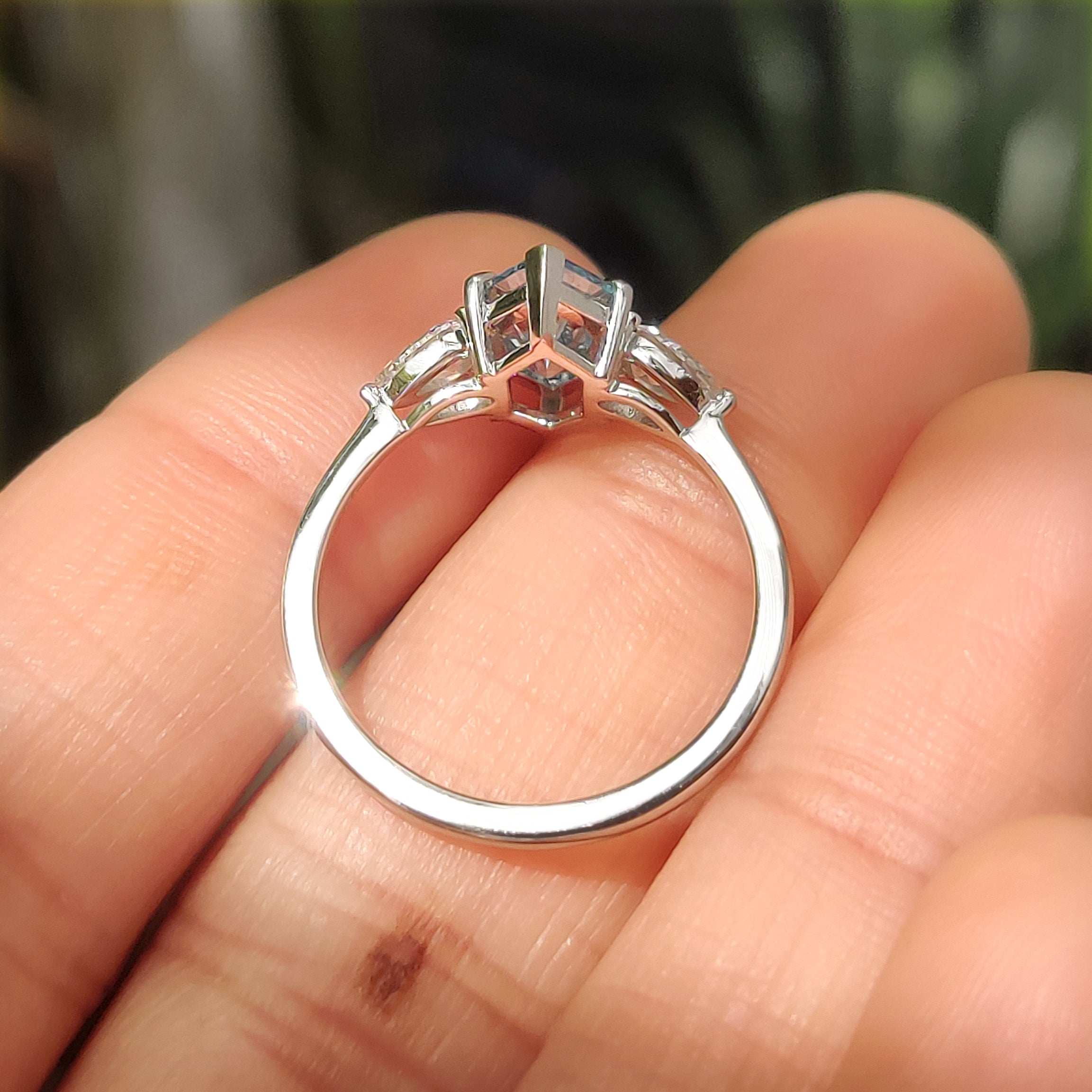 Cathedral setting with basket design and lab grown diamond
