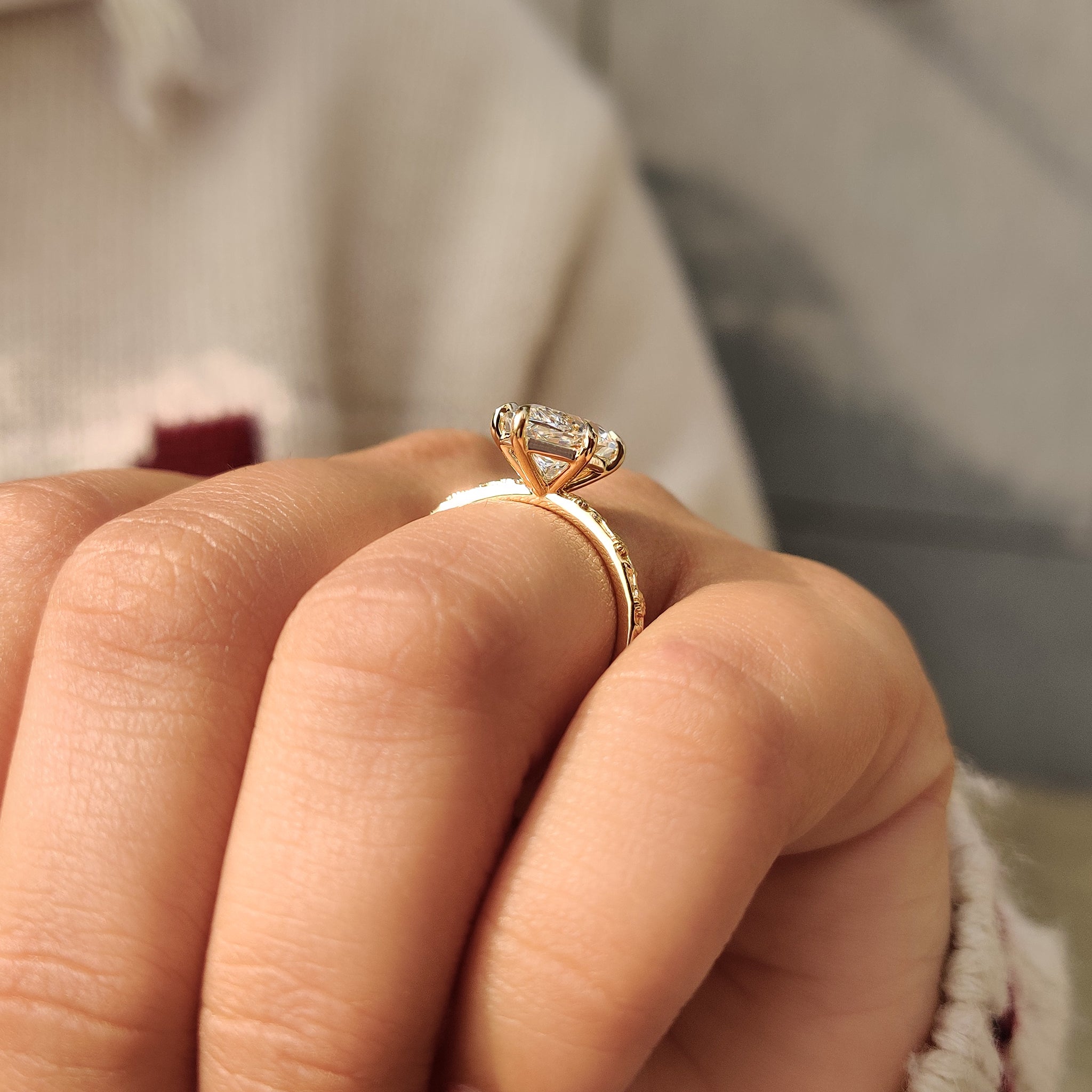 Solitaire Dutch marquise engagement ring with sunflower detail