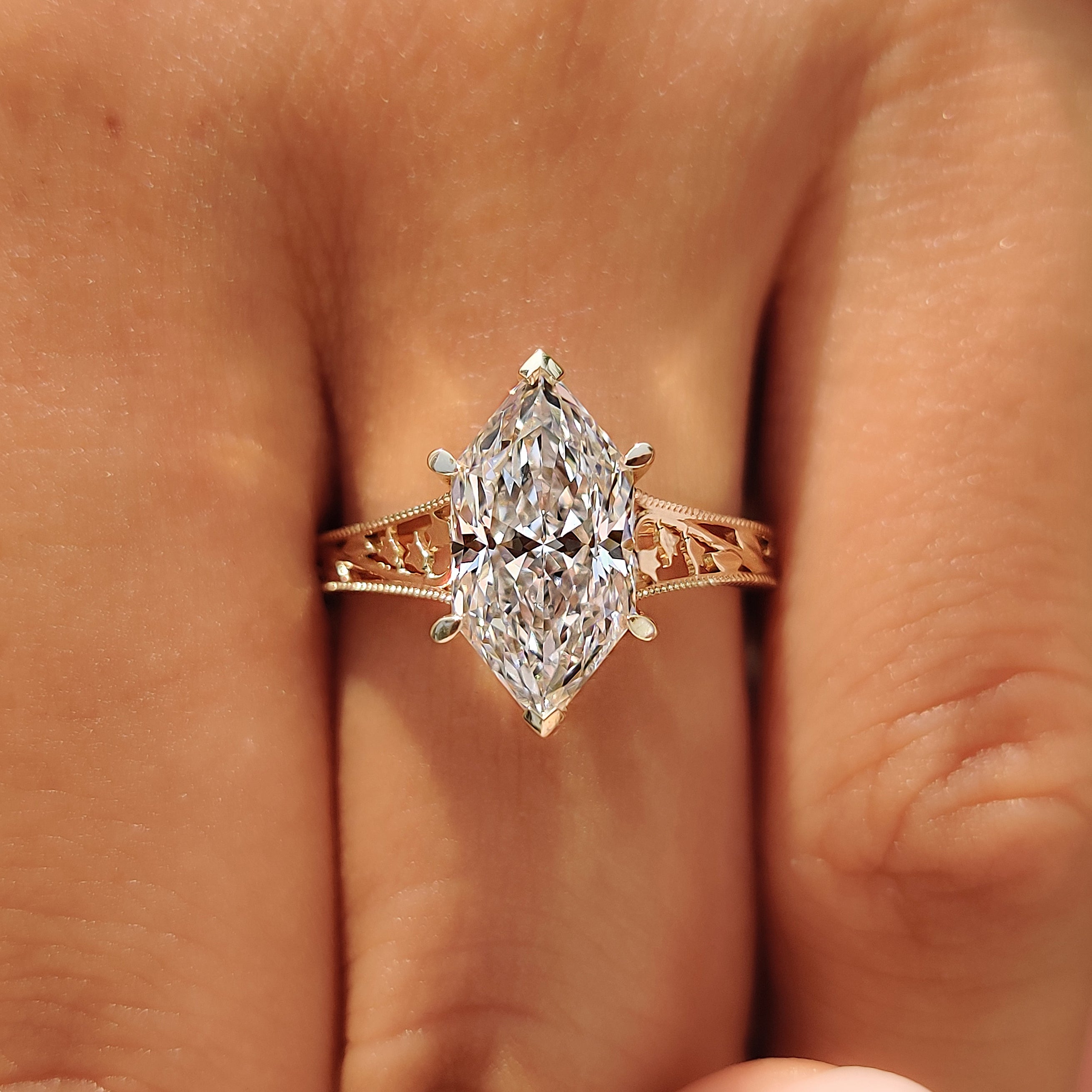 Vintage inspired Dutch marquise ring in yellow gold.
