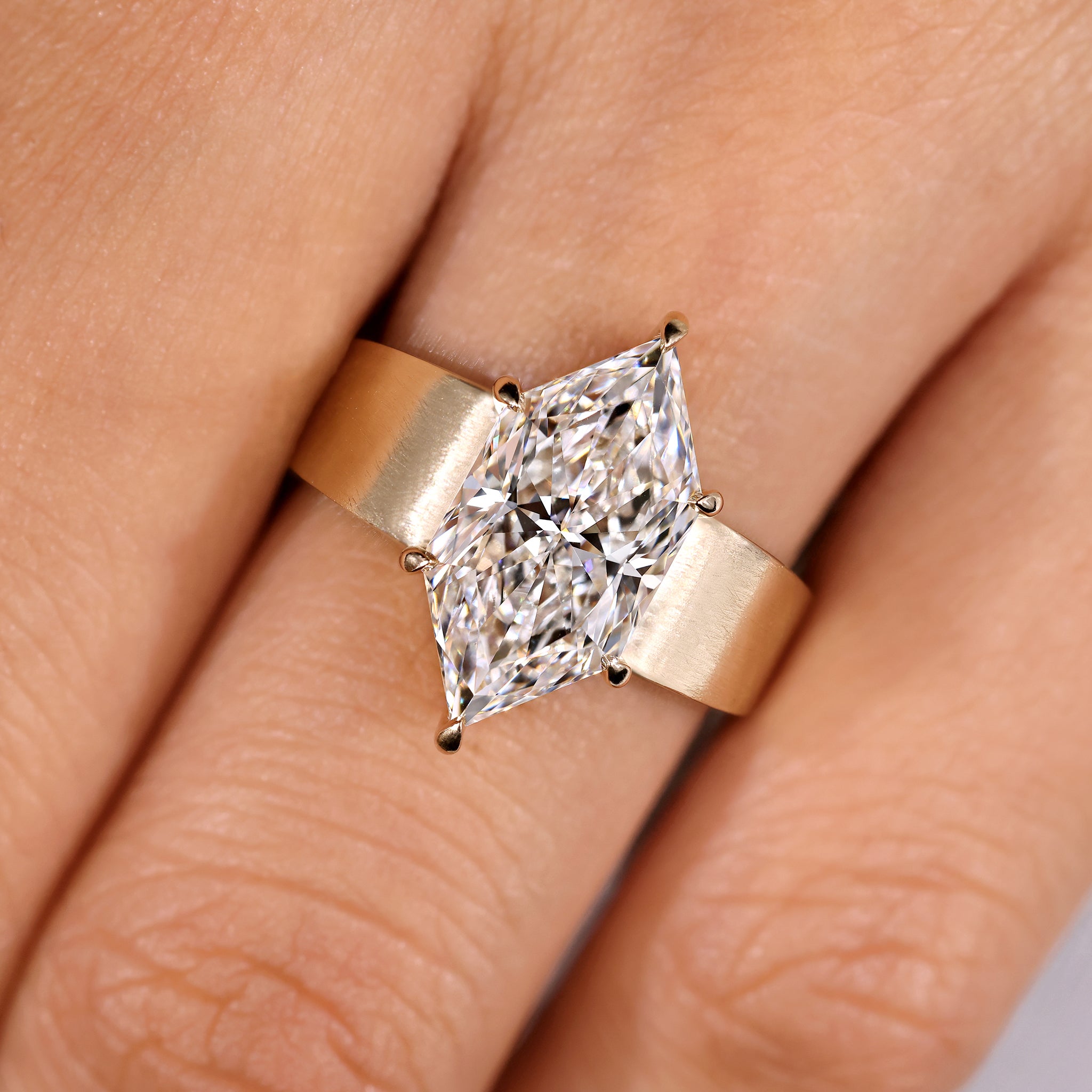 Handmade Dutch marquise ring with refined prong setting.

