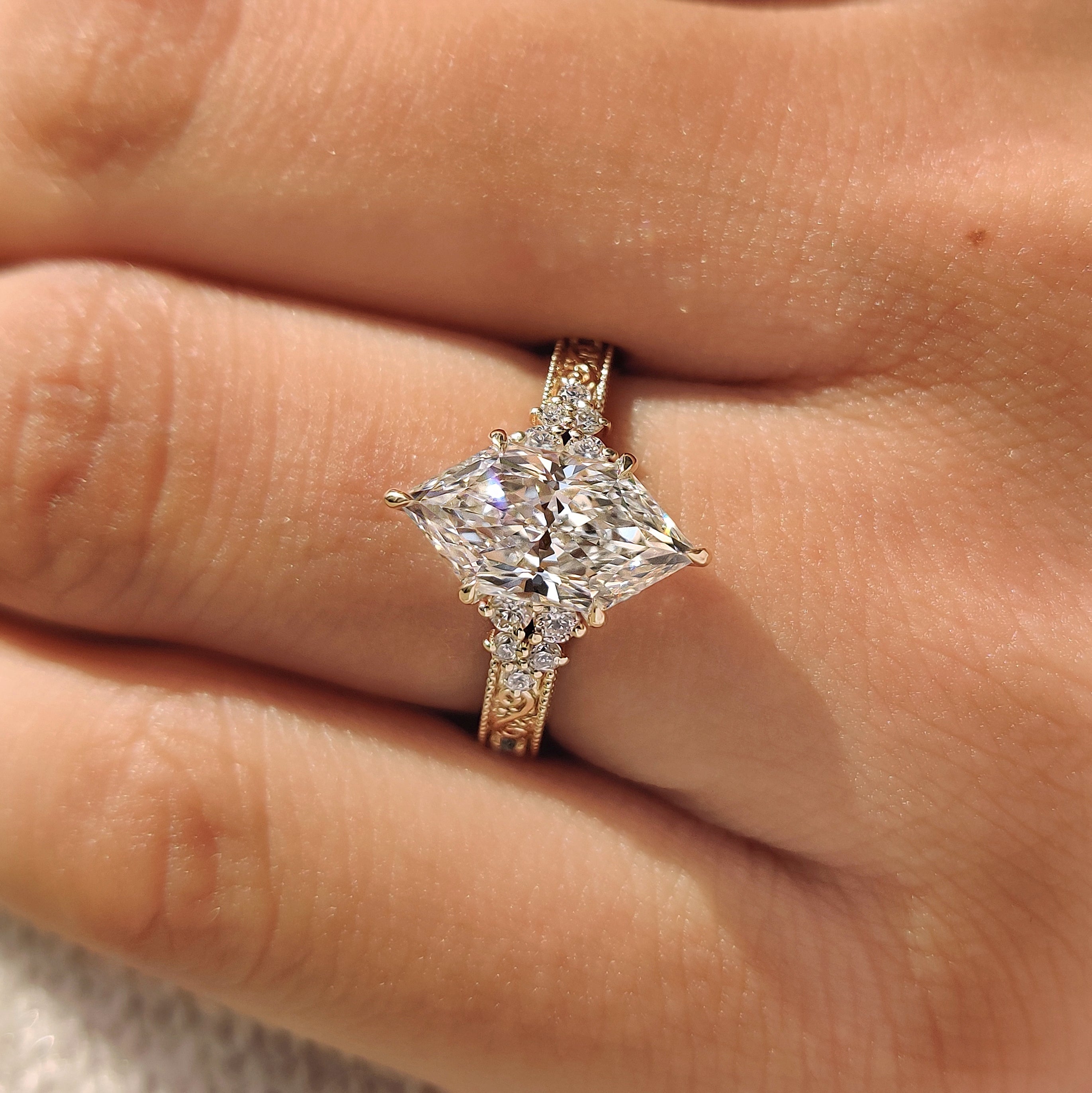 Hand engraved Dutch marquise ring with aquamarine stones
