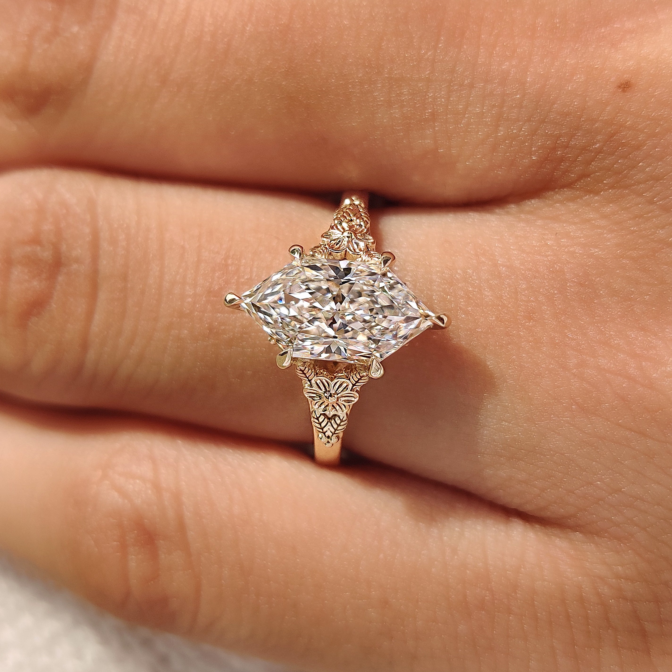 Nature inspired Dutch marquise diamond ring
