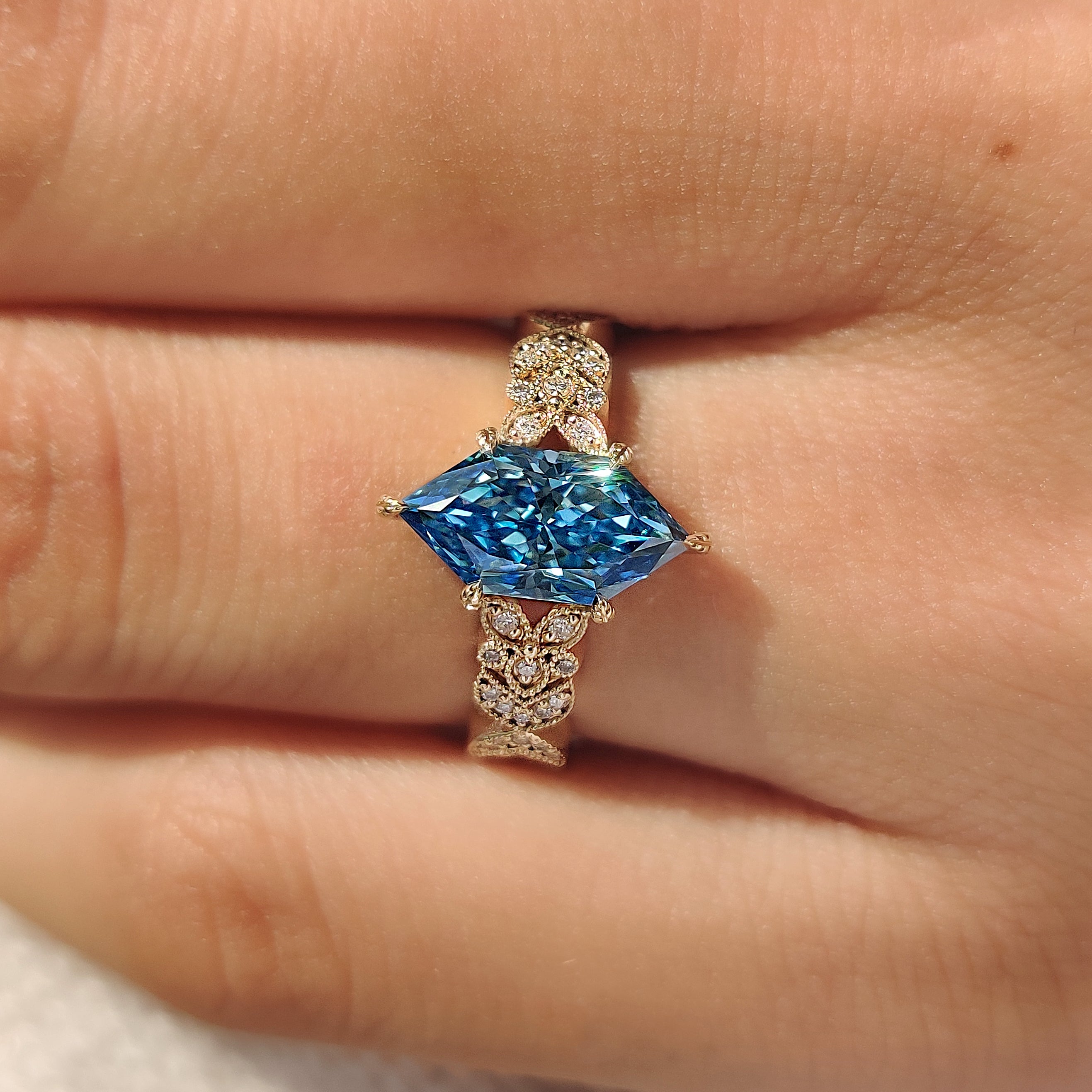 Nature inspired ring with floral and leaf details
