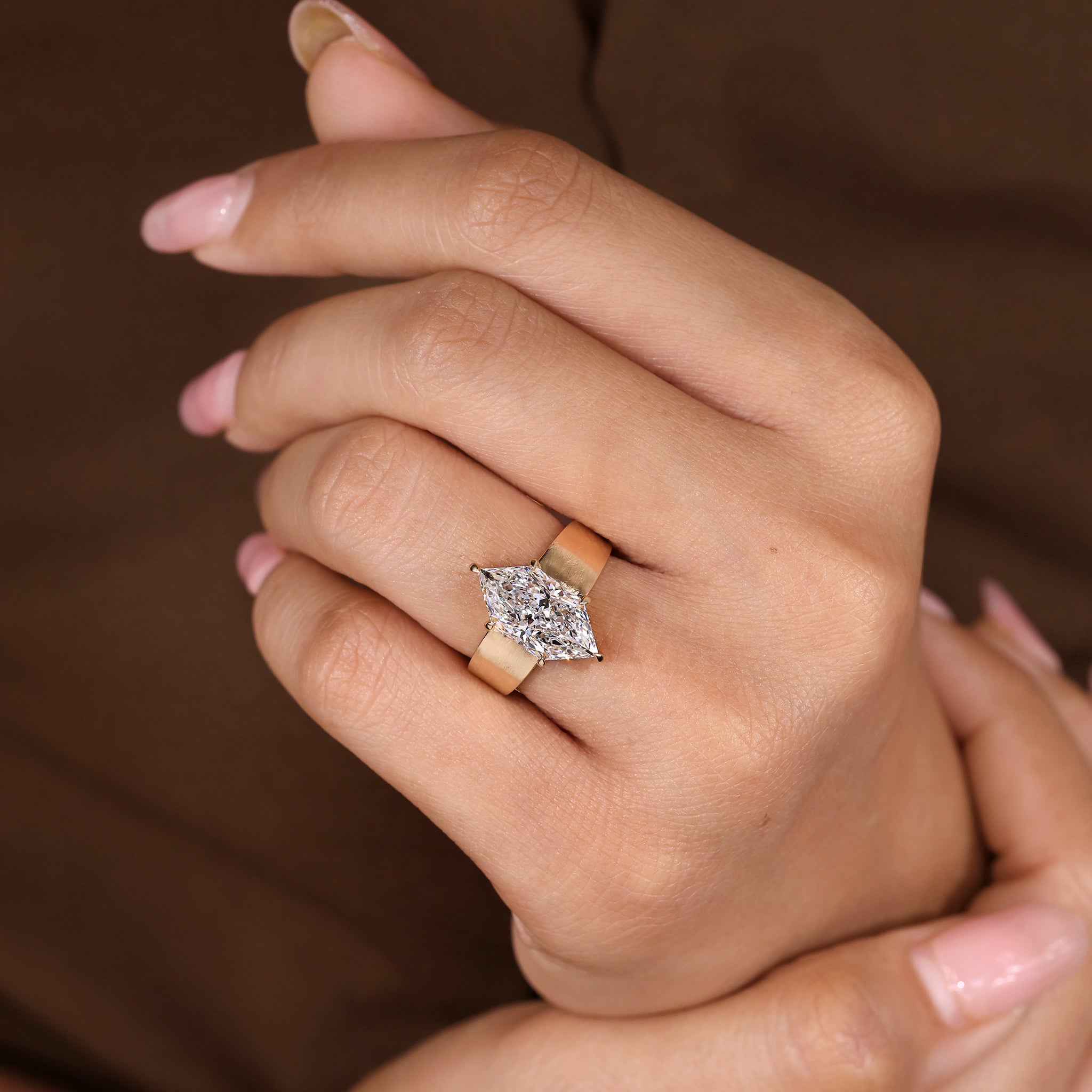 Dutch marquise diamond ring with classic solitaire look.
