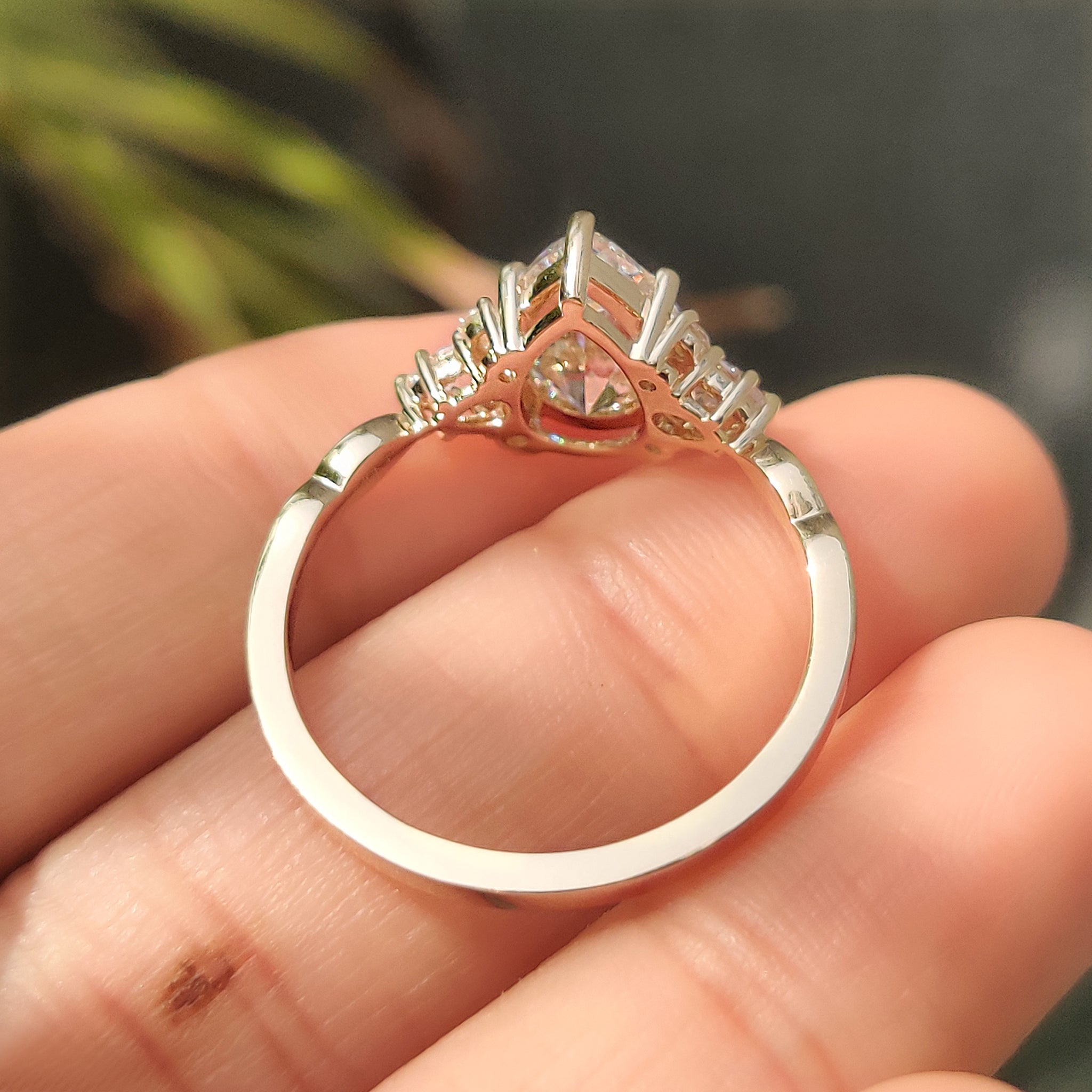Vintage pear ring with basket and side stones.
