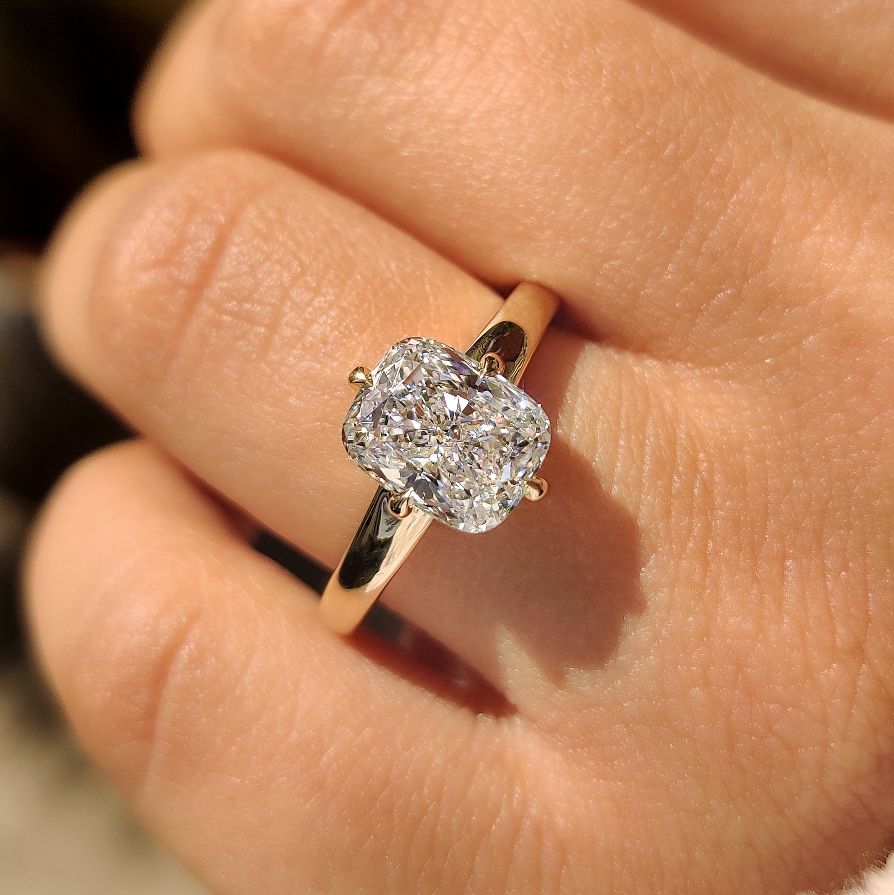 Solitaire cushion diamond ring with secure compass claw prongs
