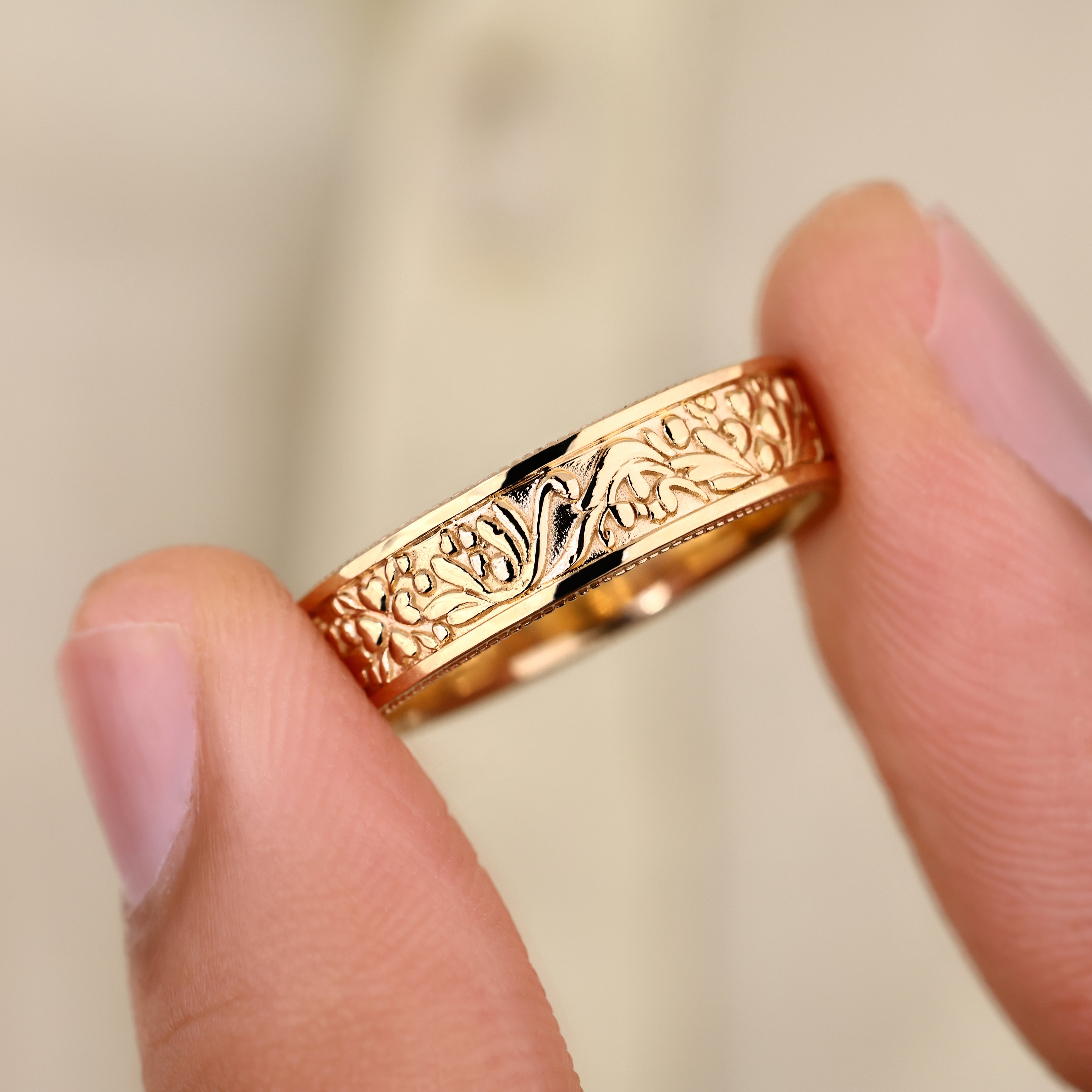 Comfort Fit Mens Wedding Band In Vintage Style