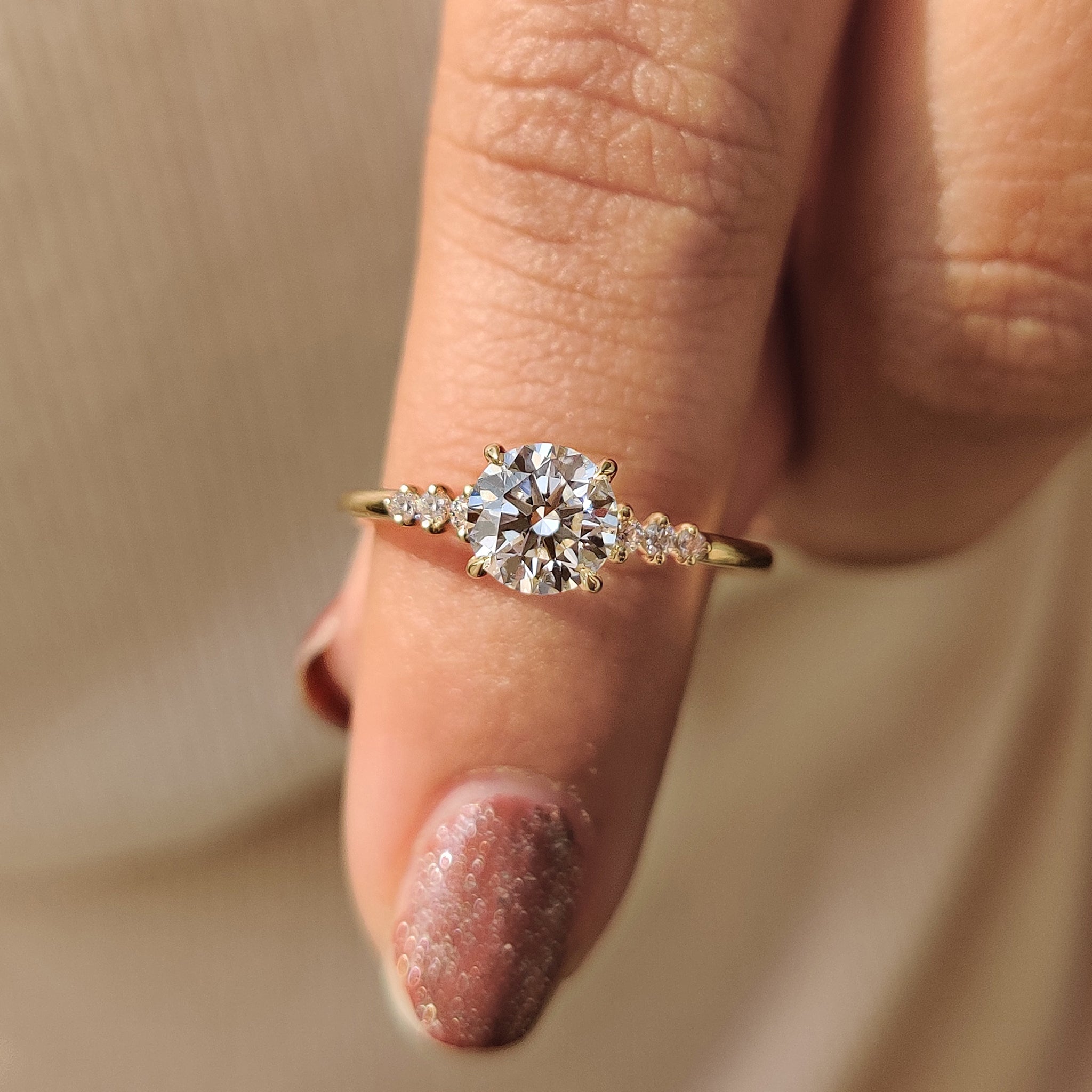 7 stone diamond ring with stunning design.
