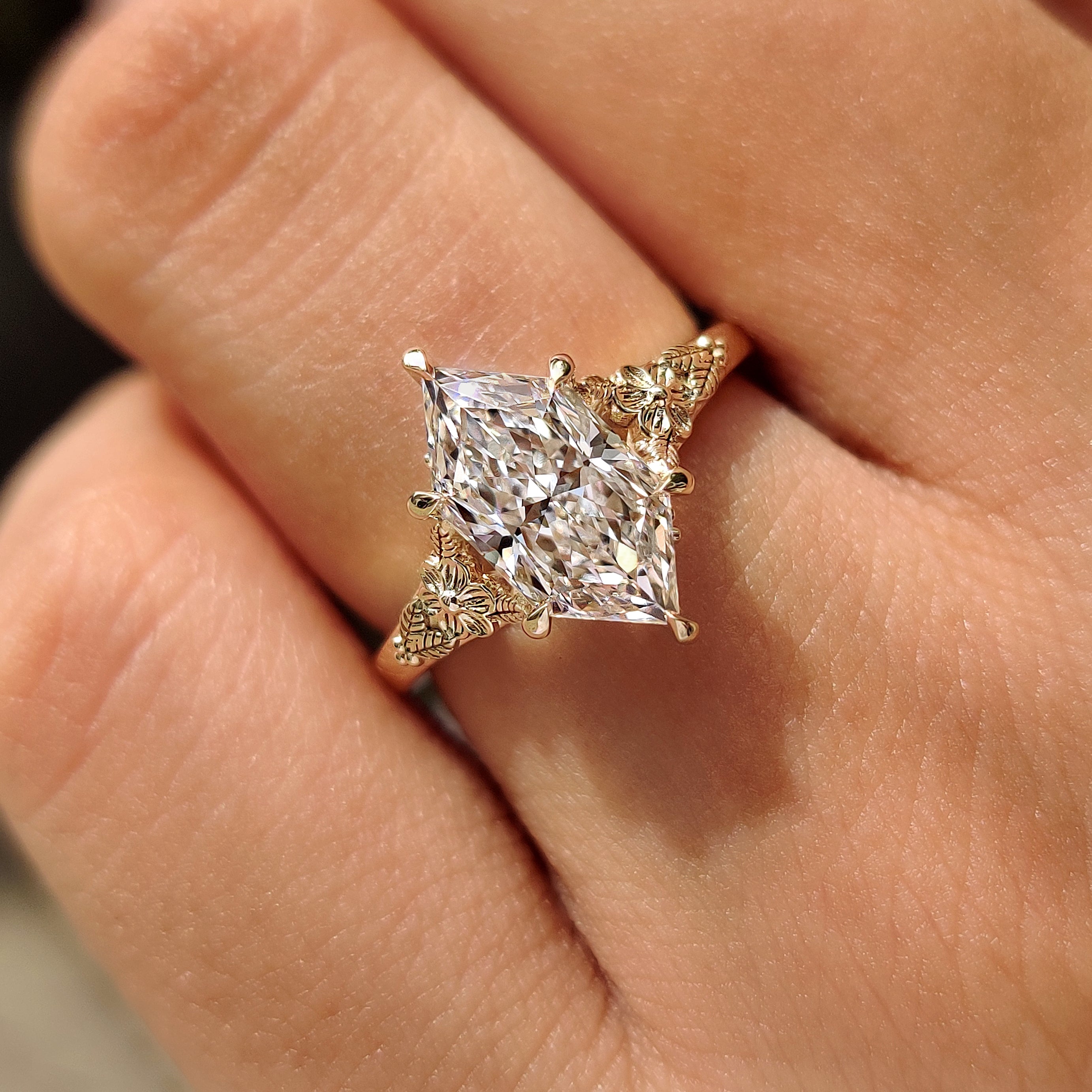 Dutch marquise ring with nature inspired detailing
