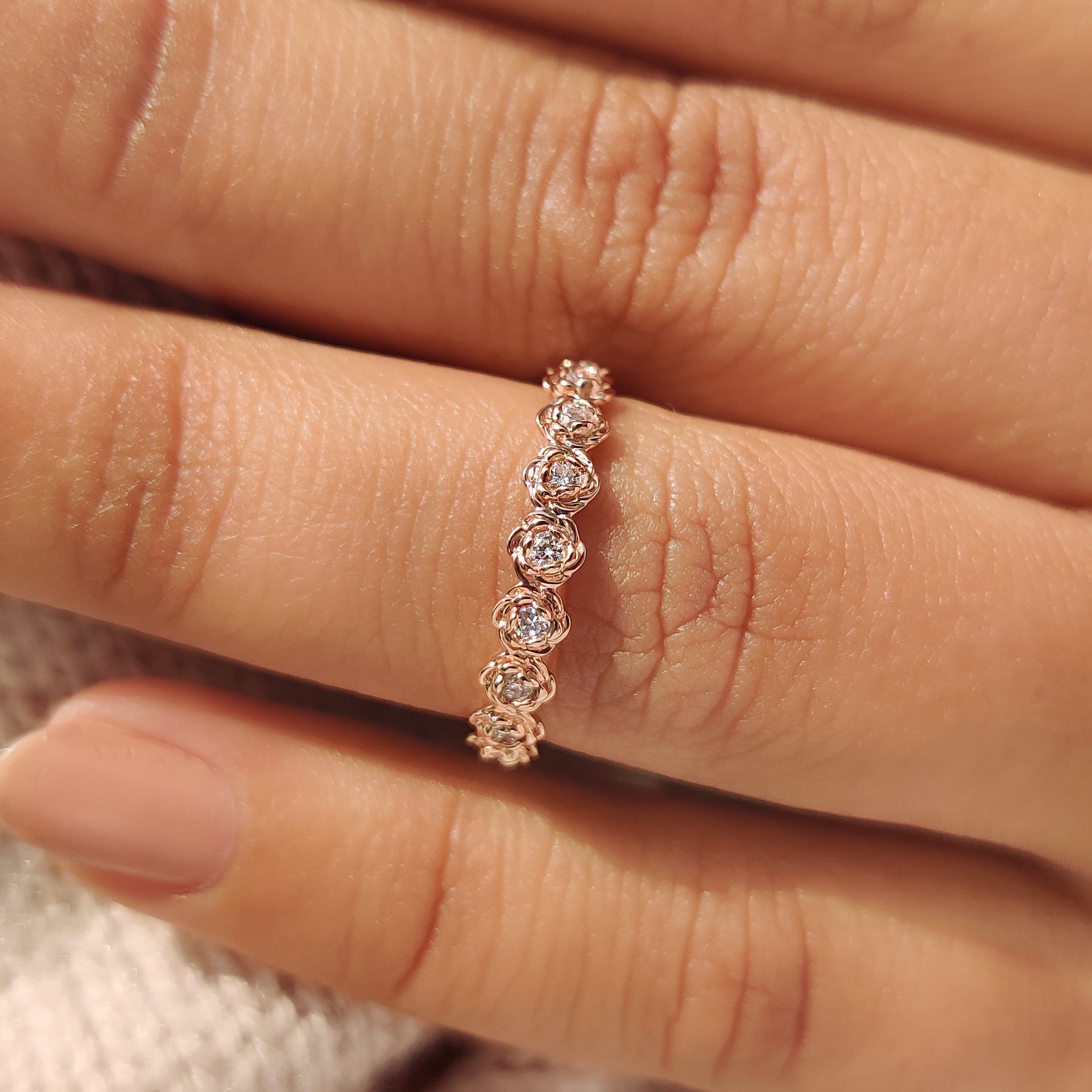 Lab grown round diamond band with nature flower design.
