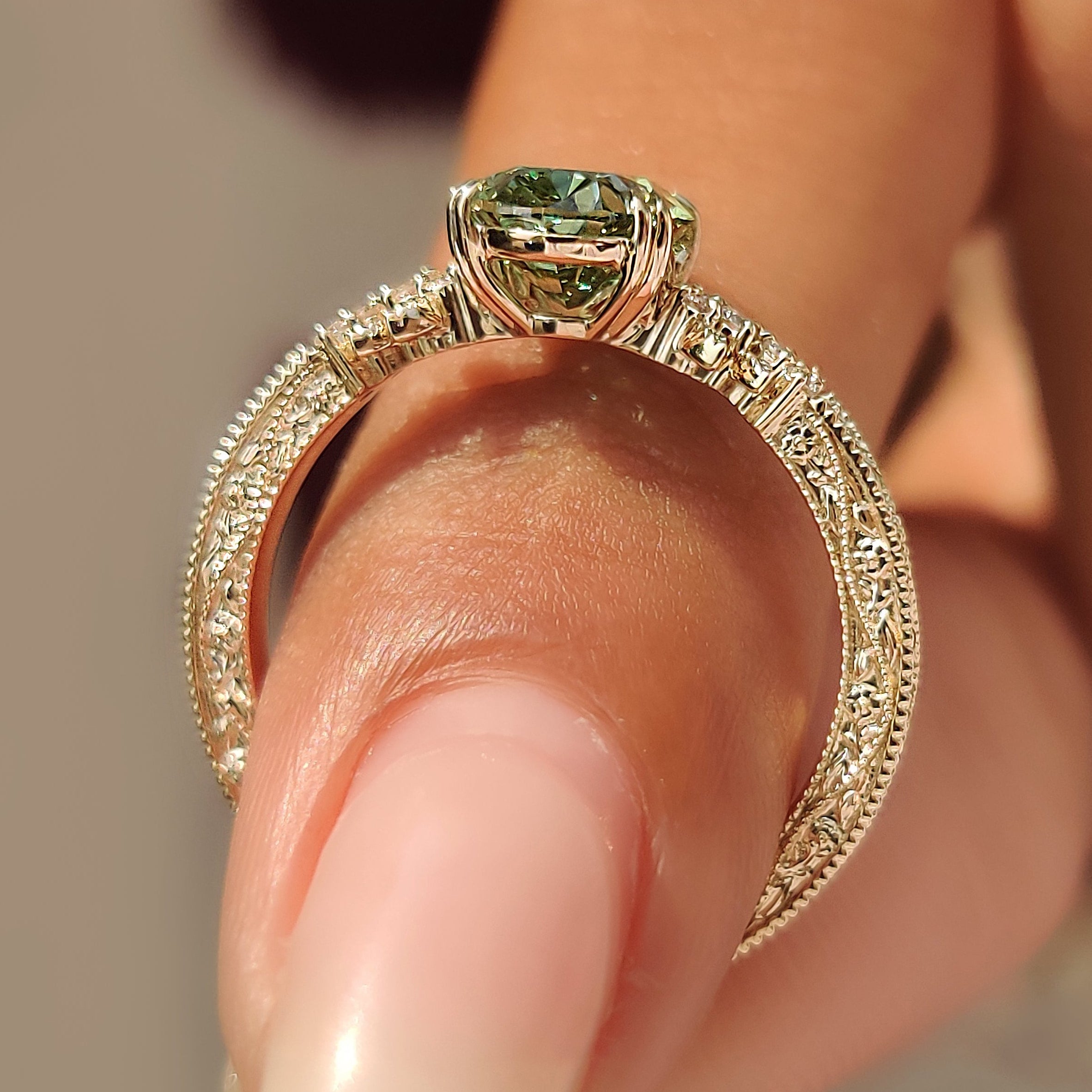 Leaf details engraved along the ring band.
