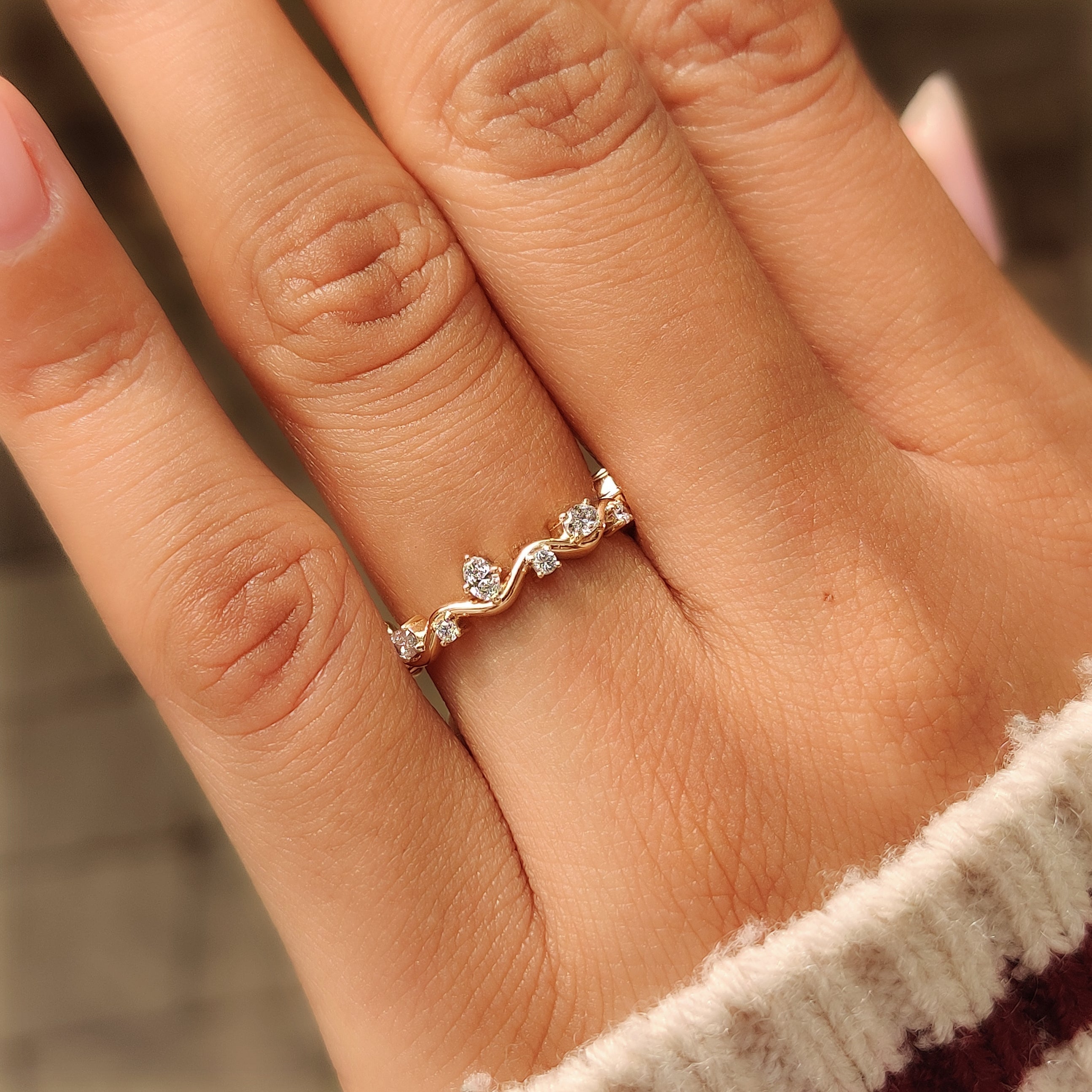 Stackable eternity wedding band in yellow gold.
