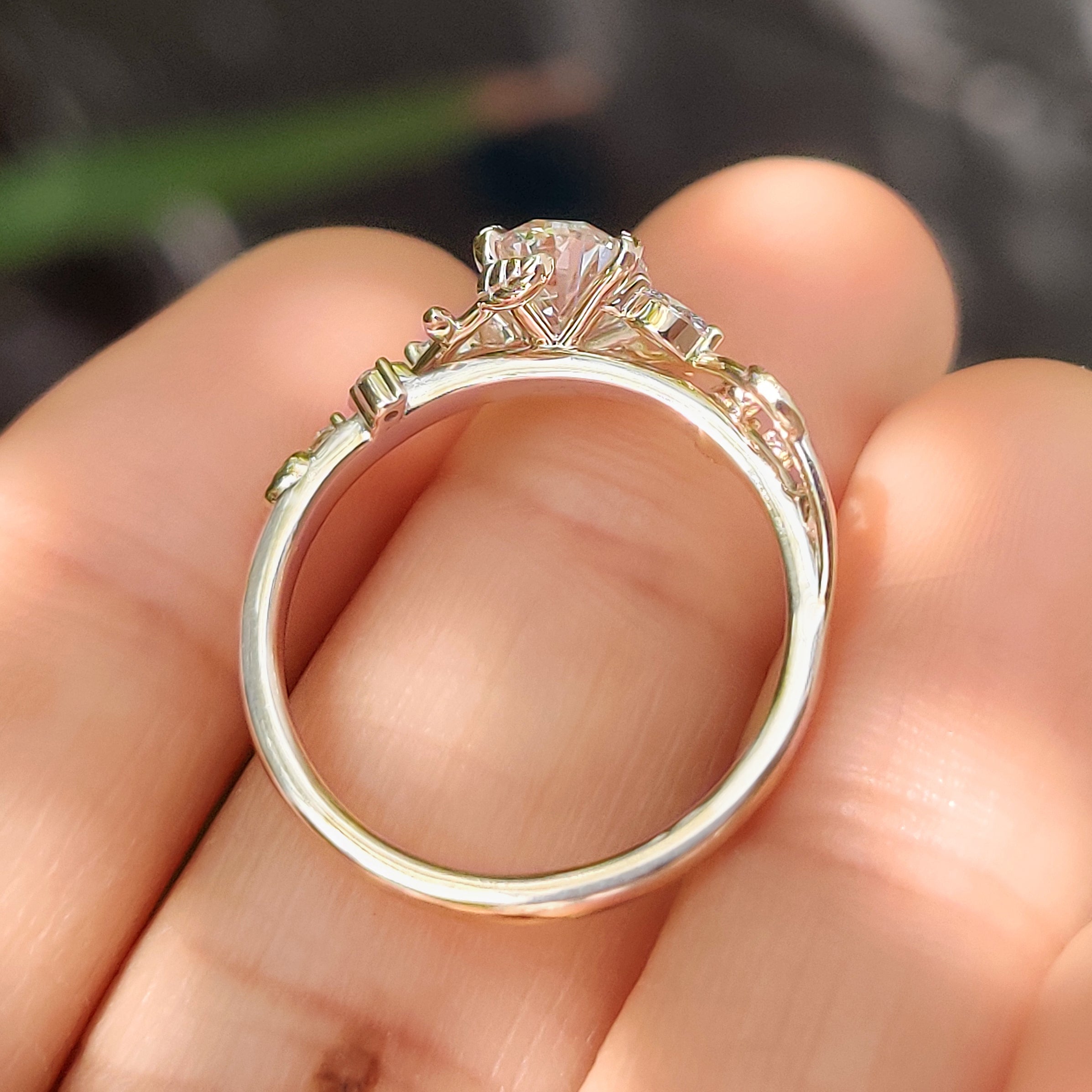 Oval diamond ring with IGI certified lab grown diamond.
