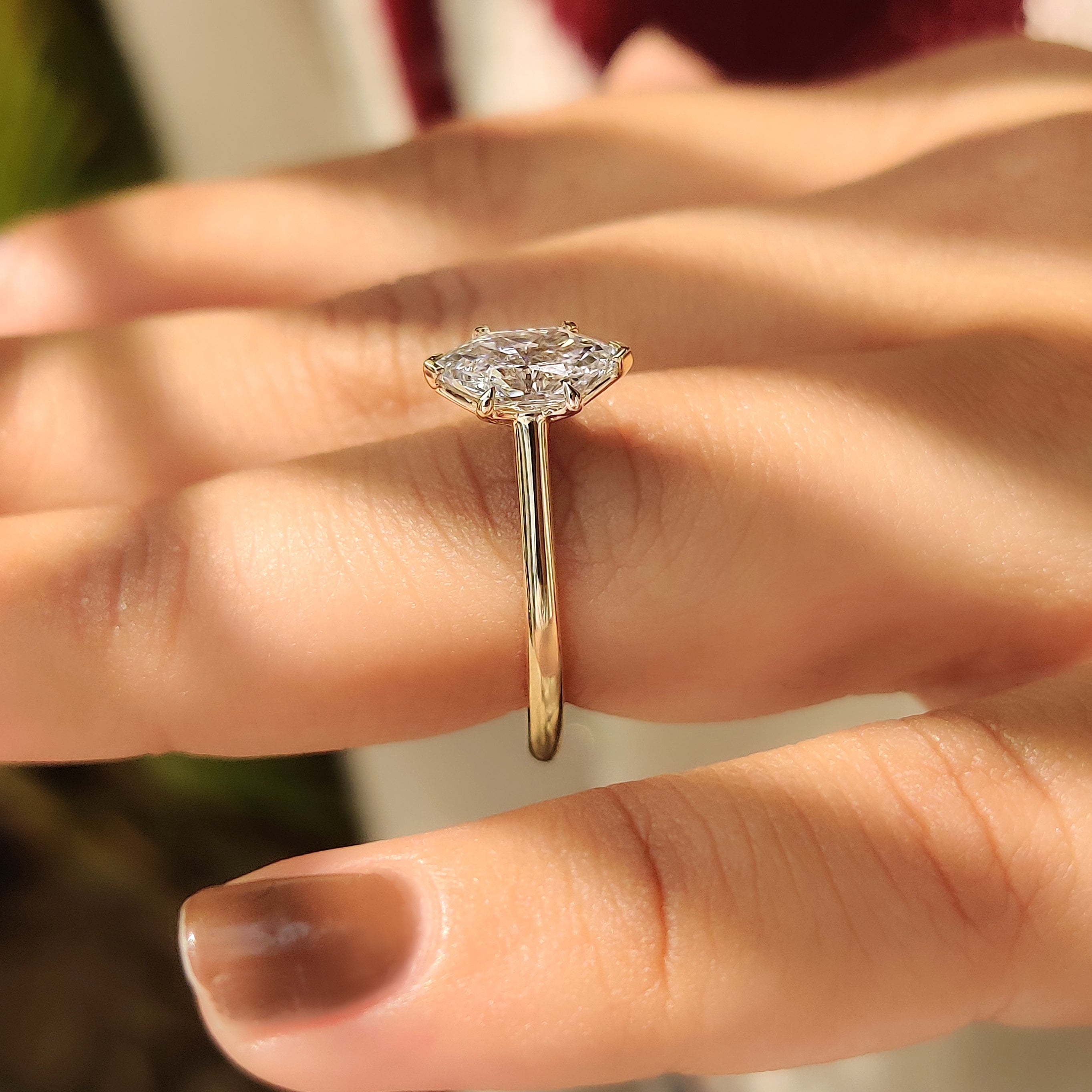 Handmade Dutch marquise ring with six claw prong setting
