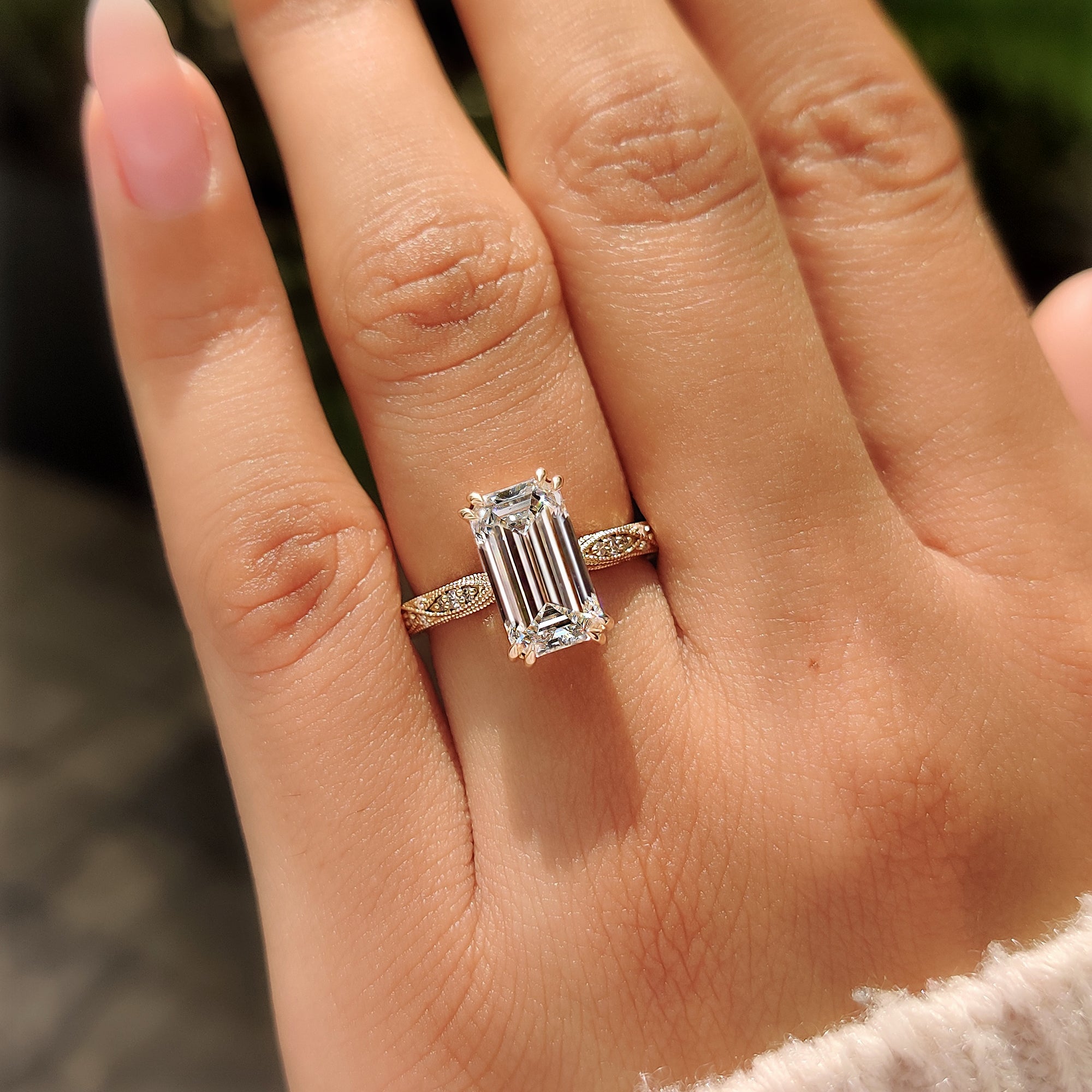 Double claw prong emerald diamond ring.
