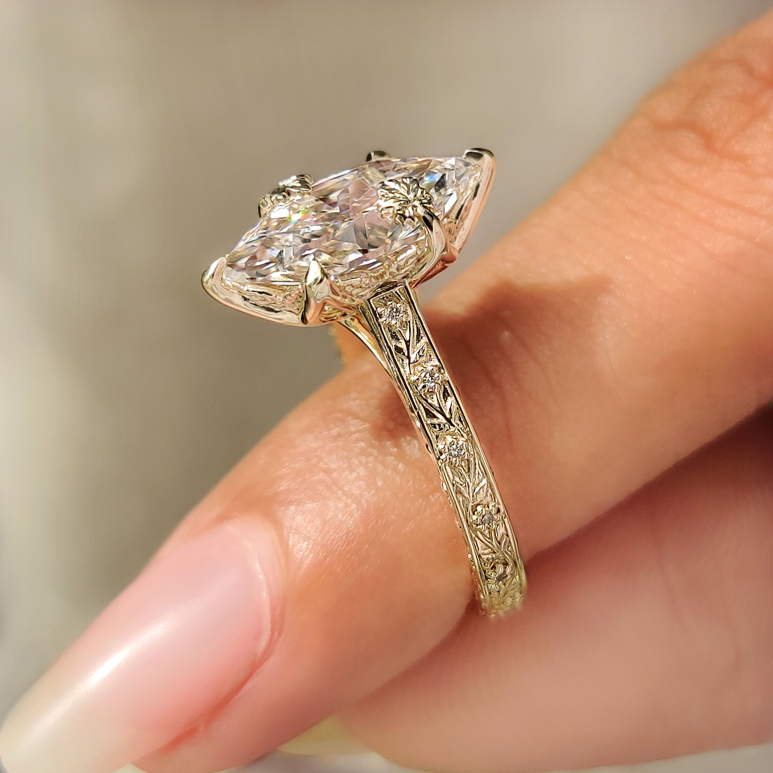 Dutch marquise diamond in tulip setting
