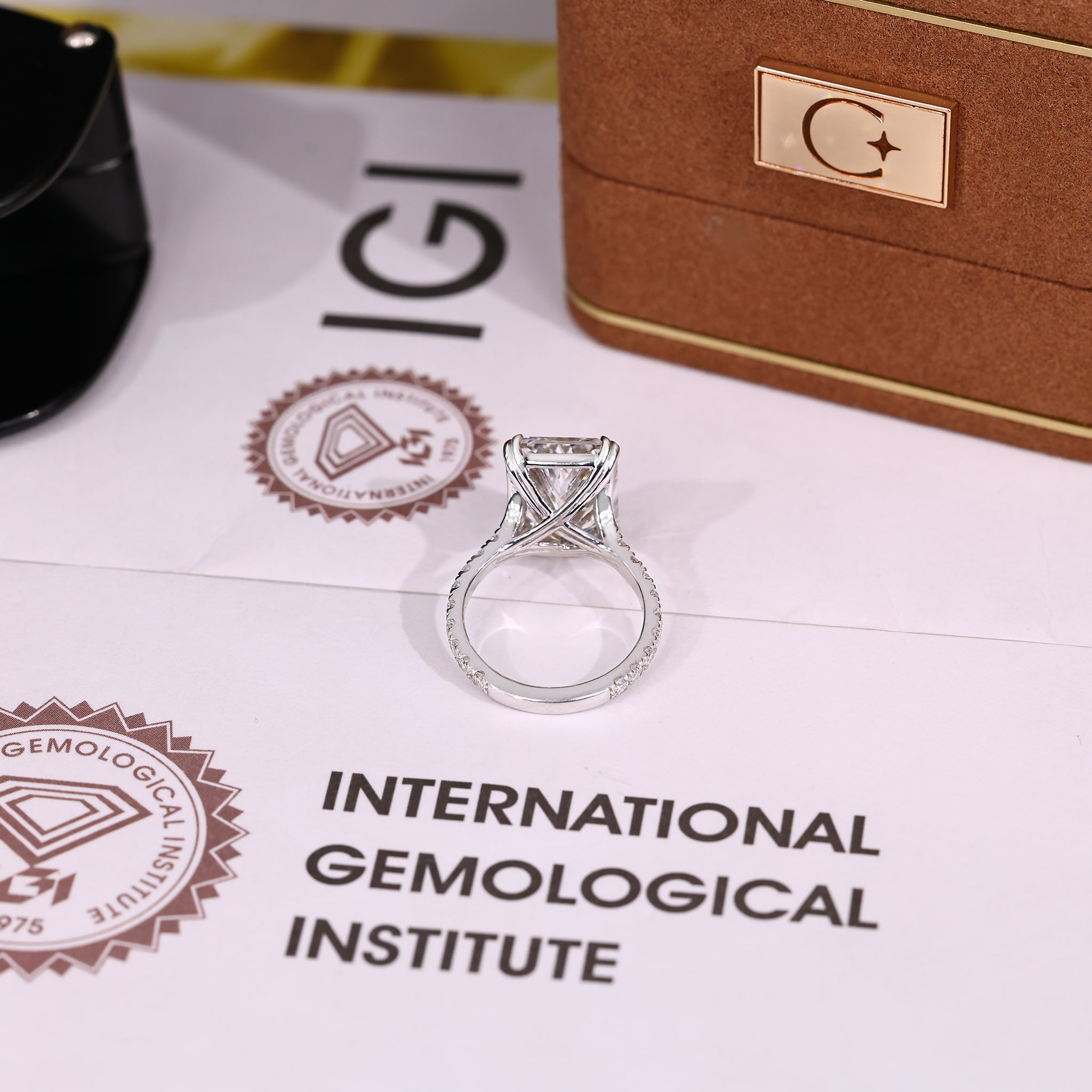 IGI Certified radiant cut diamond ring with trellis style
