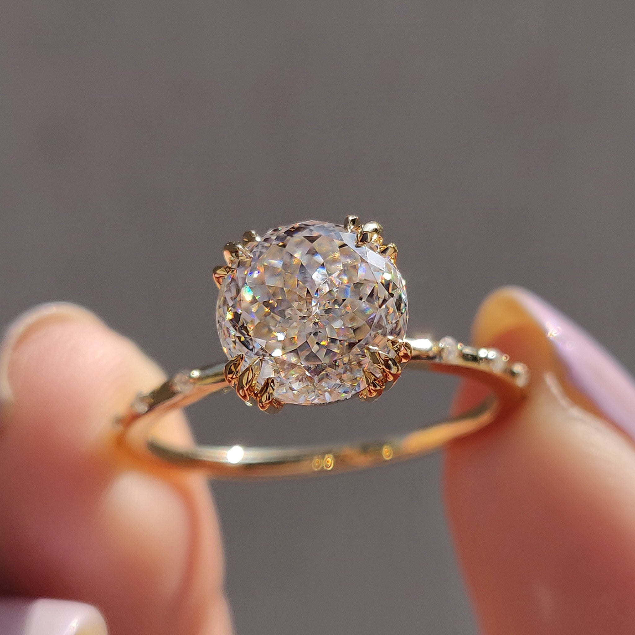 This Portuguese Round ring blends elegance with tradition.