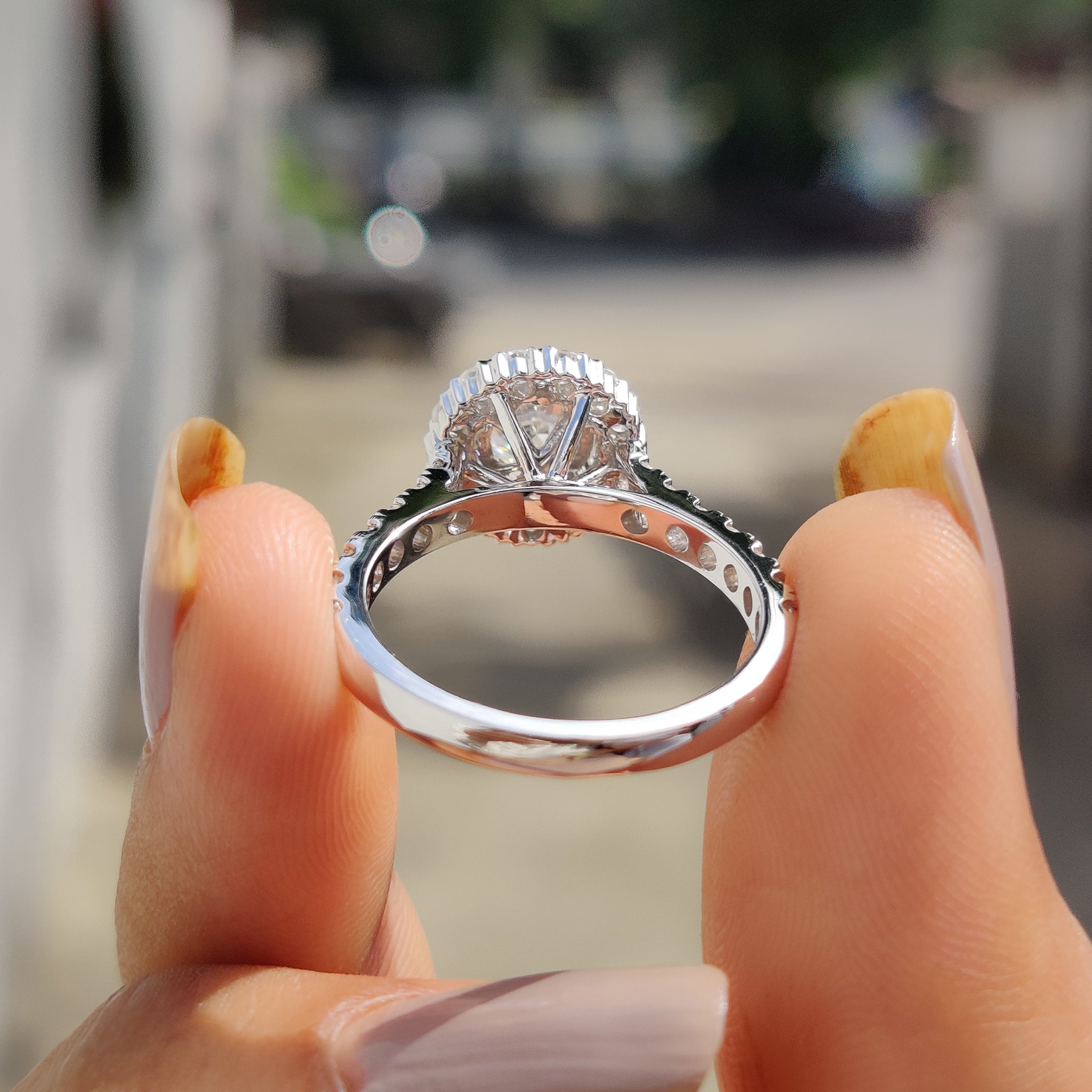 Exquisite moissanite engagement ring that captivates the eye
