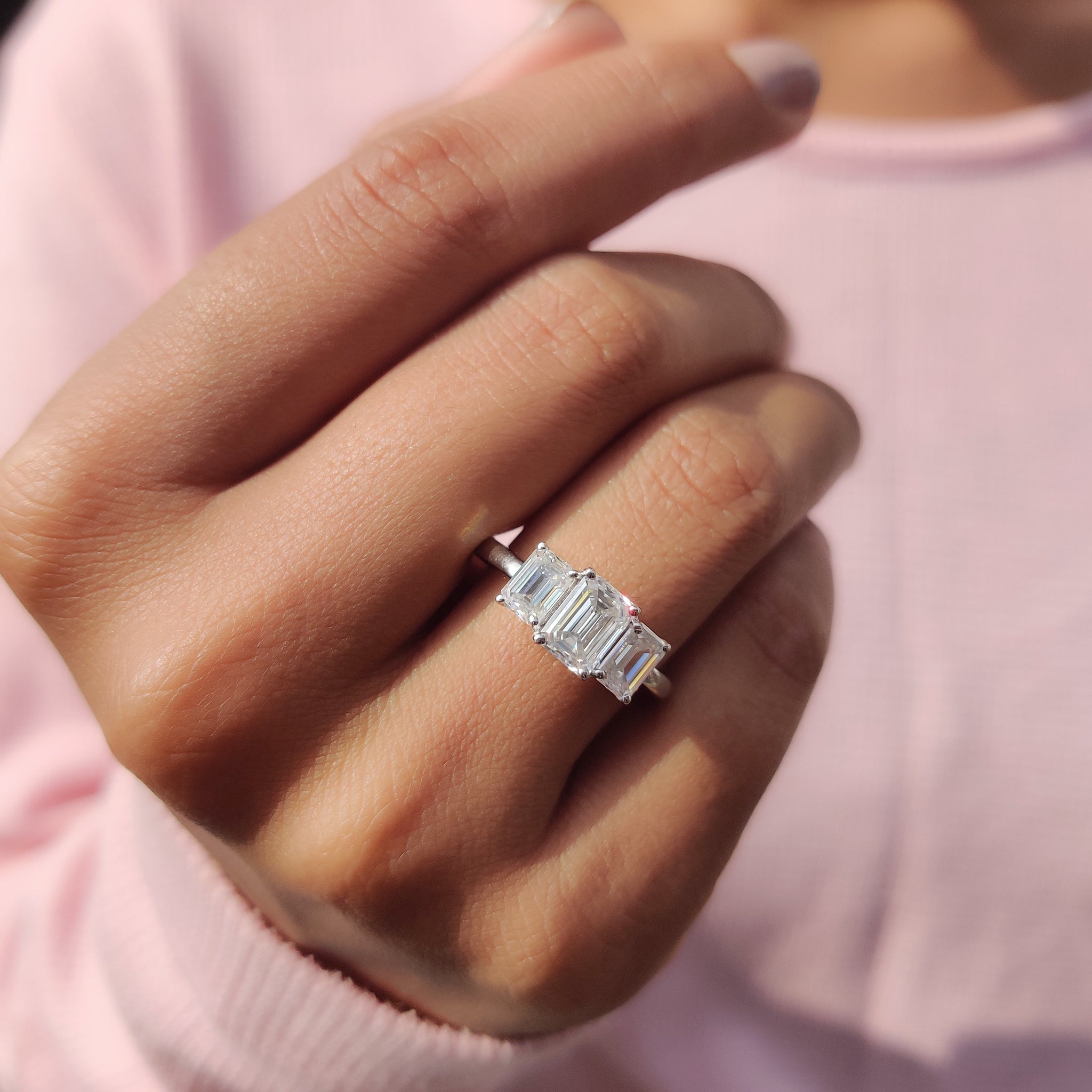 This white gold for engagement ring brings a sleek, modern finish to any design.
