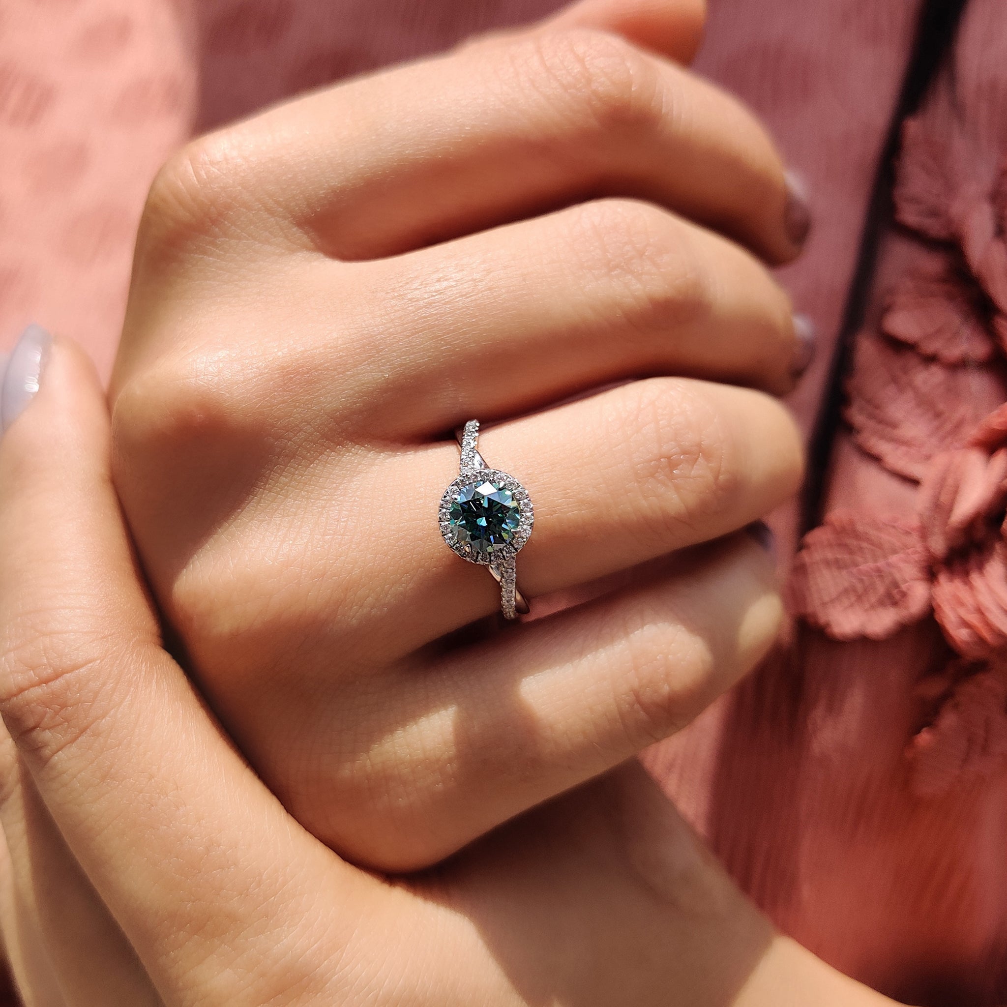 Twisted Ring - Round Halo Diamond Style
