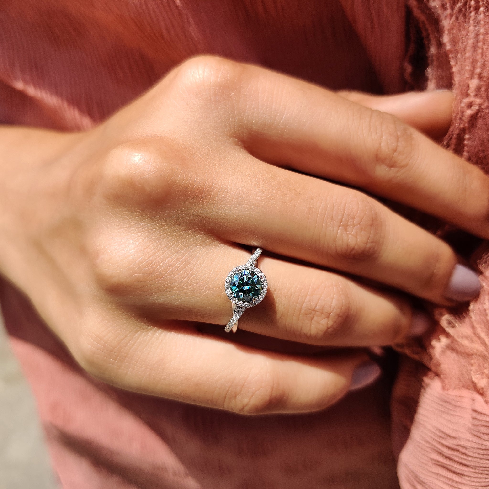 Twisted Ring - Round Halo Diamond Style