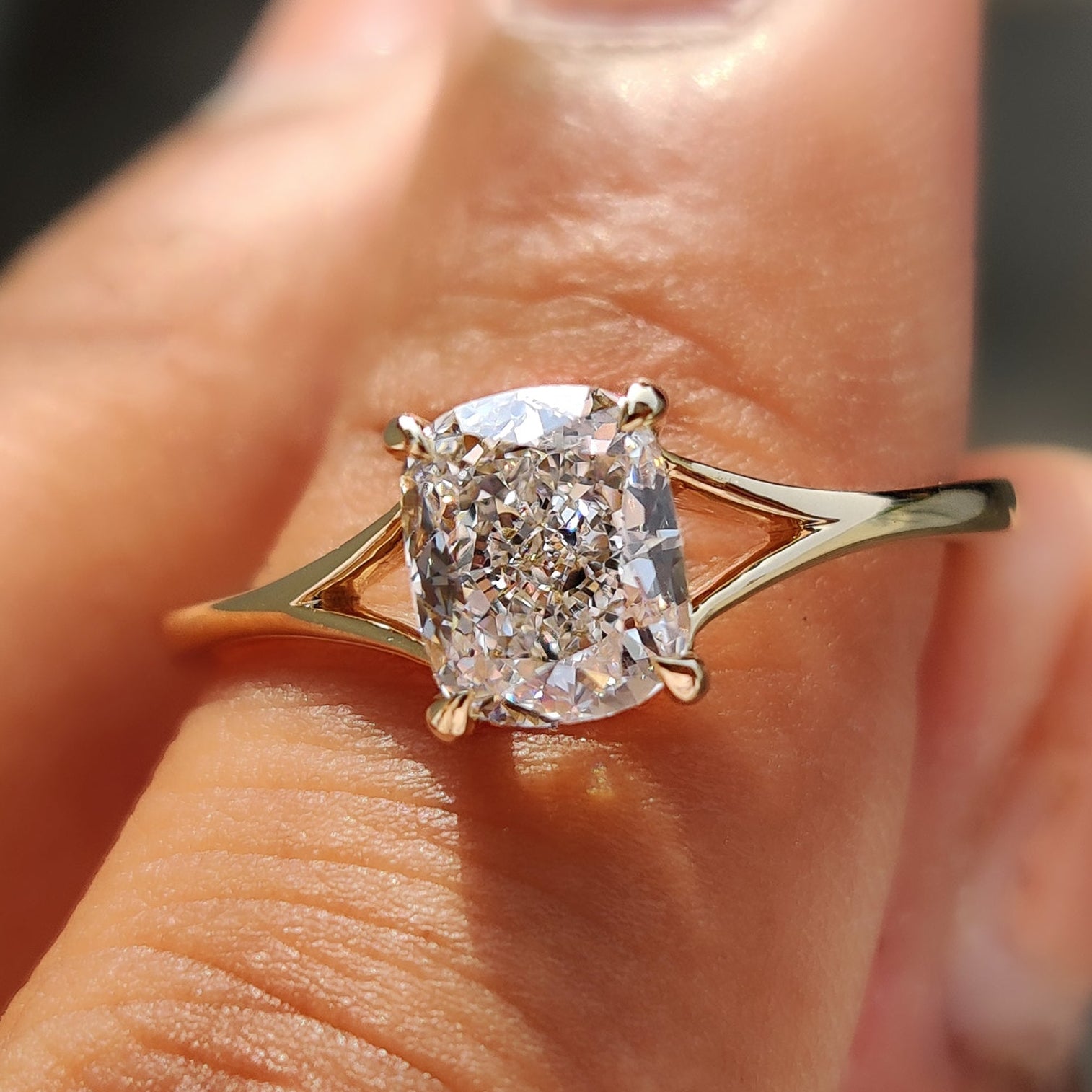 Cushion diamond ring with a classic and elegant design.
