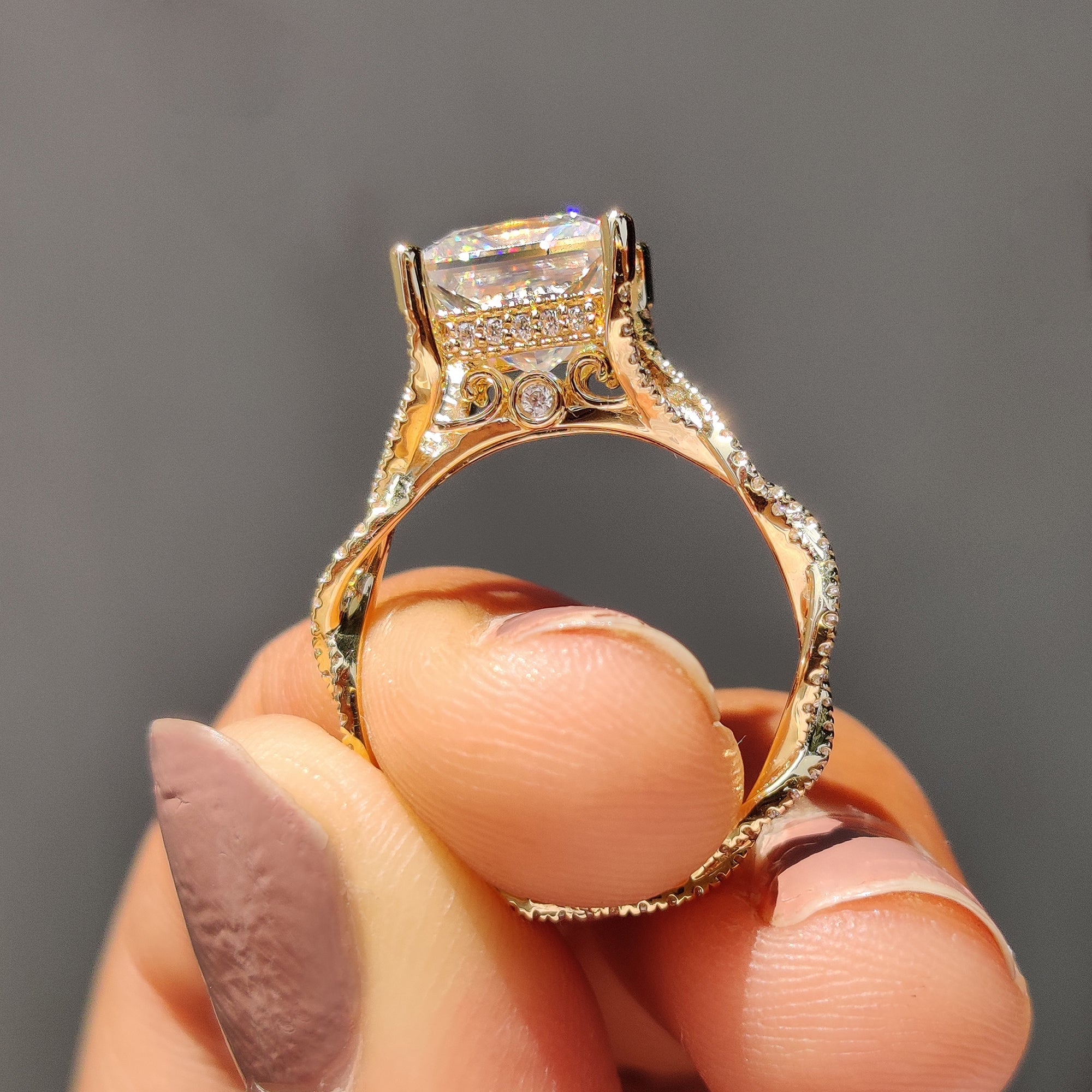 Intricate filigree ring with delicate details and Moissanite stones.