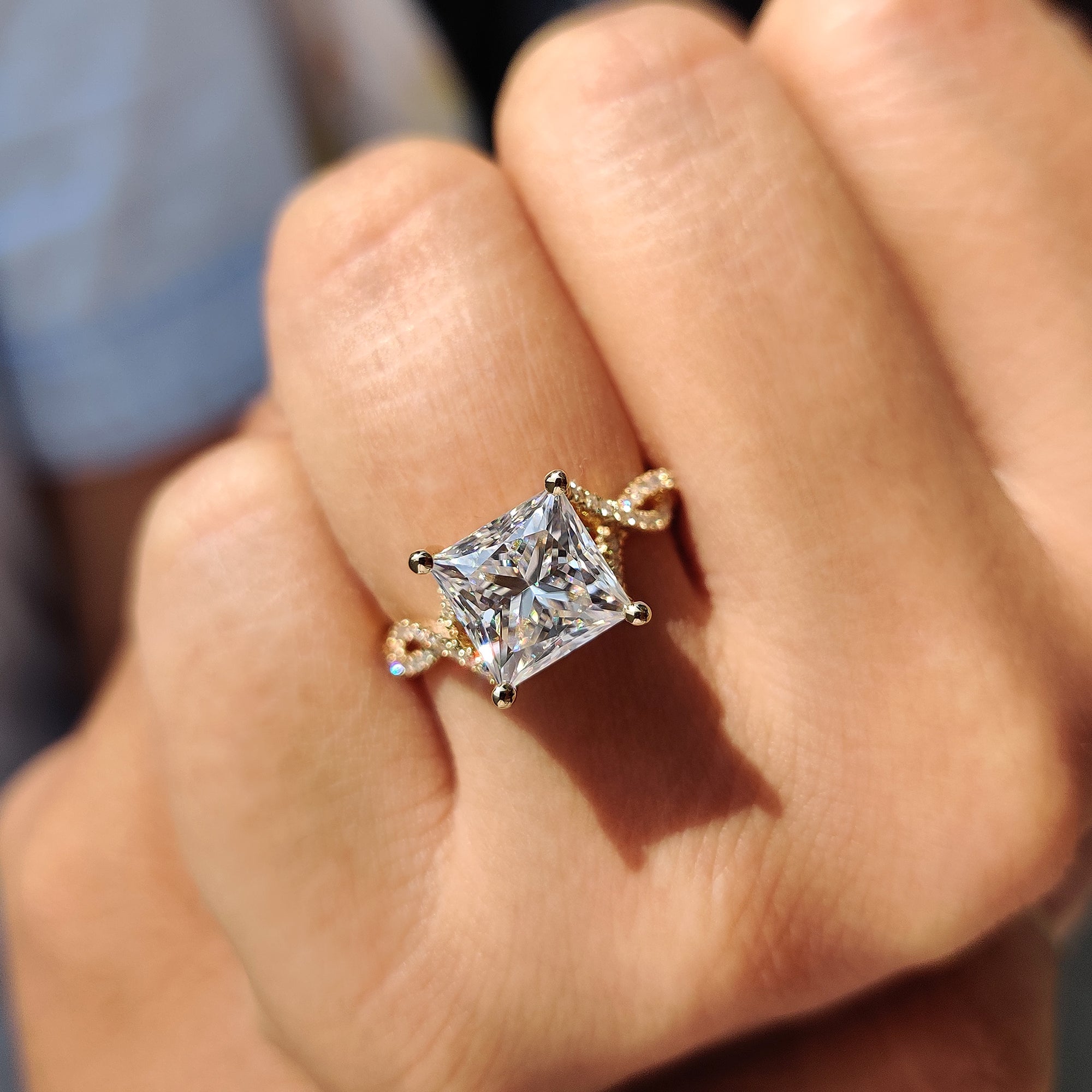 Vintage engagement ring set in yellow gold, perfect for a unique proposal.