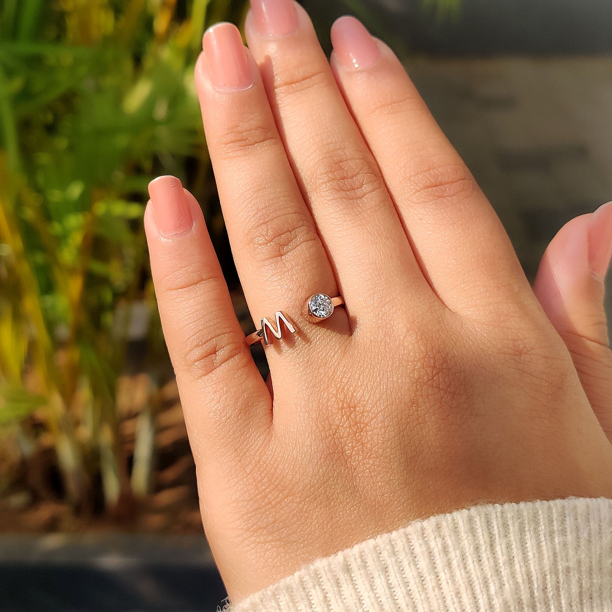 Carat Diamonds ring made with detail for daily or special wear.
