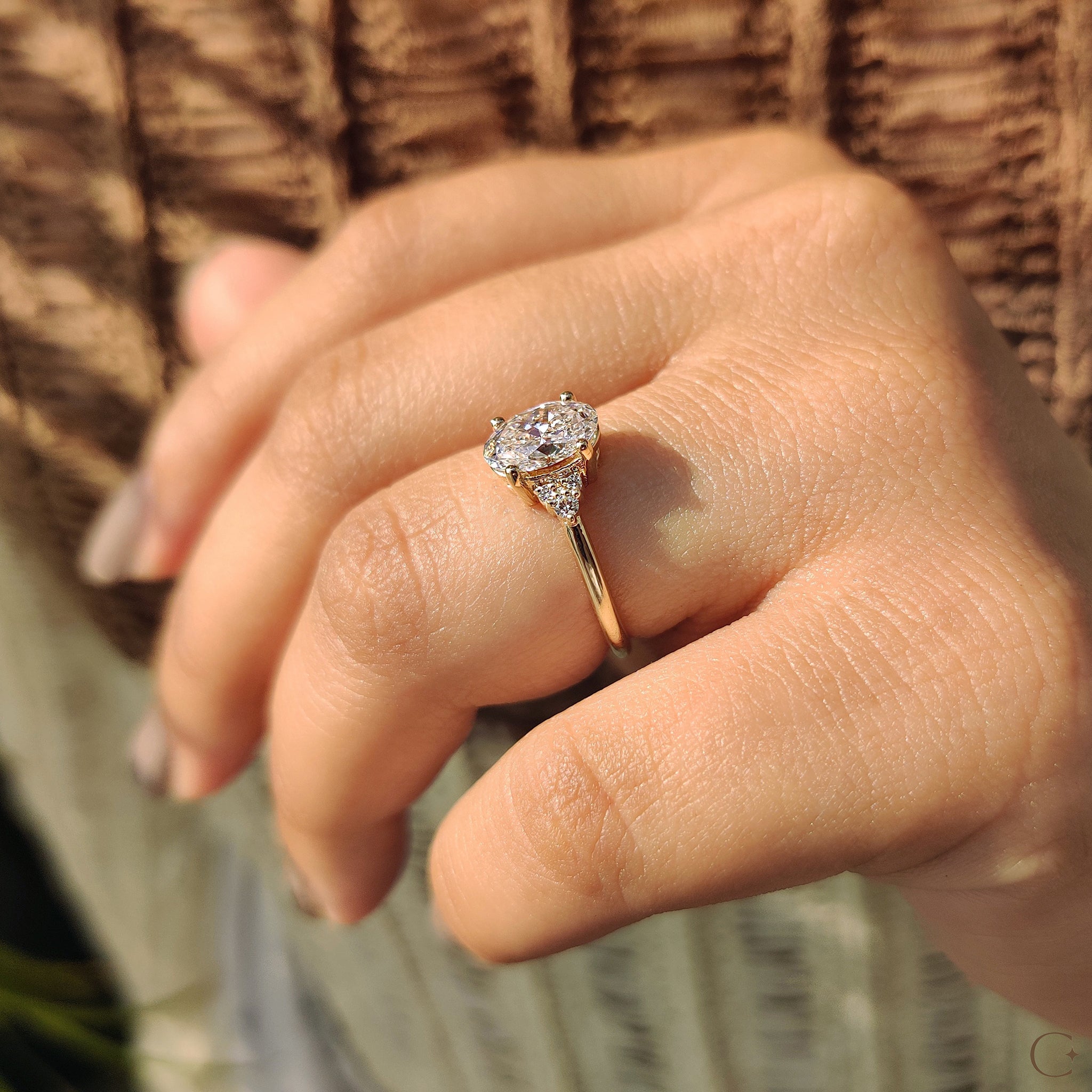 Four round prong setting for a secure diamond hold.
