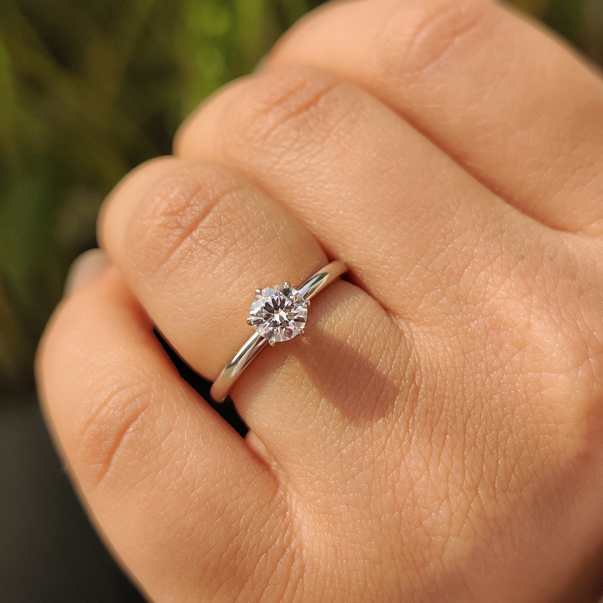 Round Cut Ring In White Gold