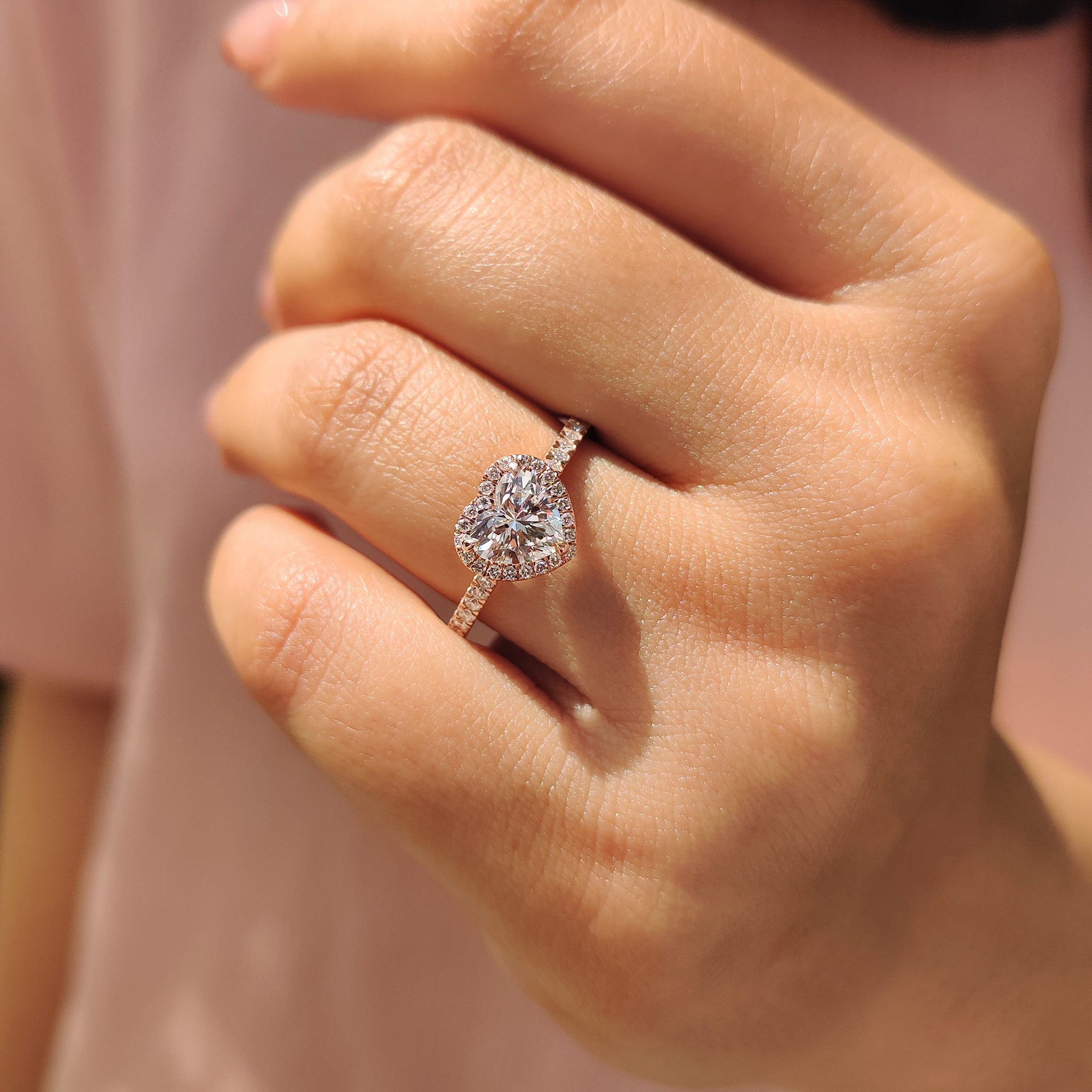 This heart diamond ring shines with a unique and romantic design.