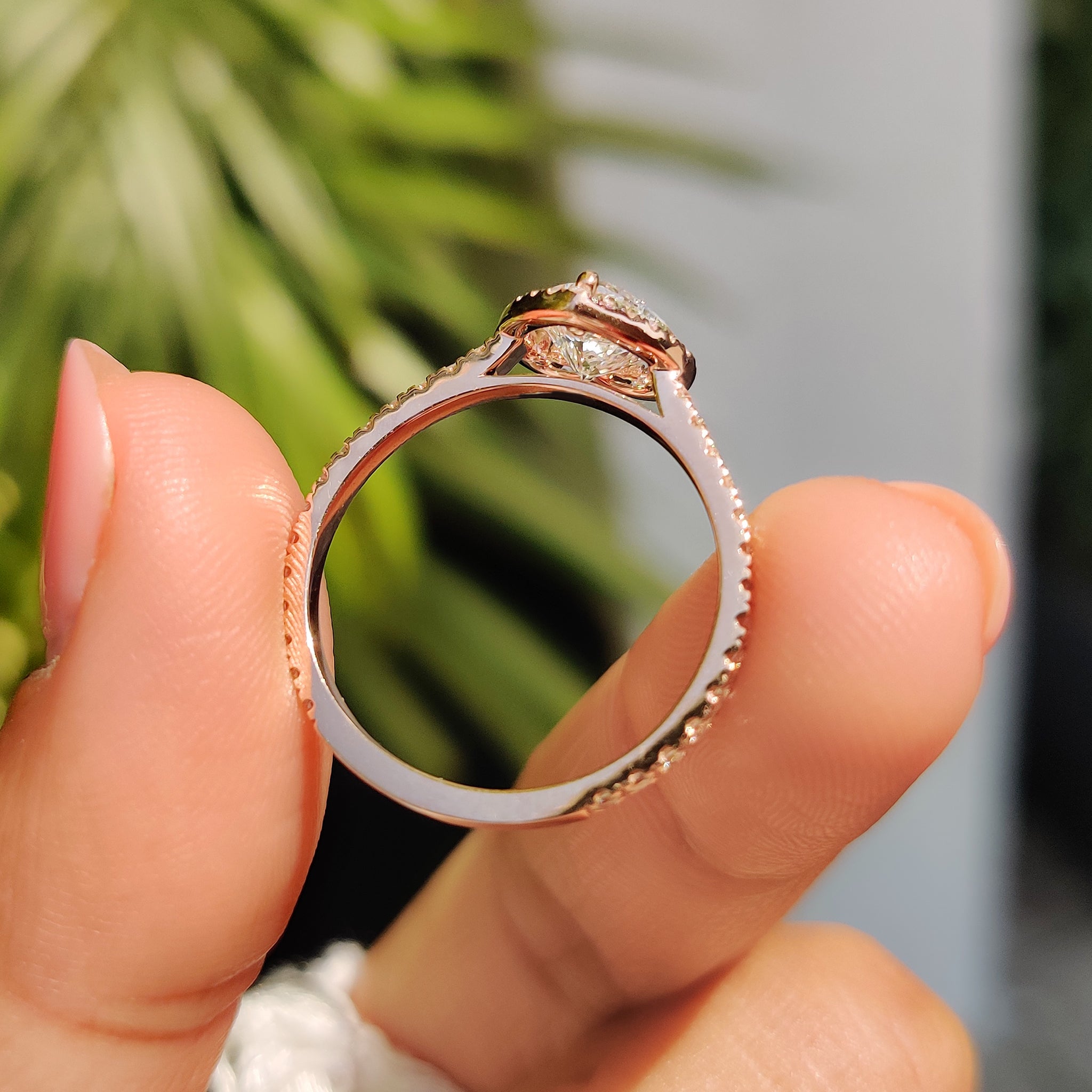 IGI certified diamond ring ensures quality and precision in every stone.