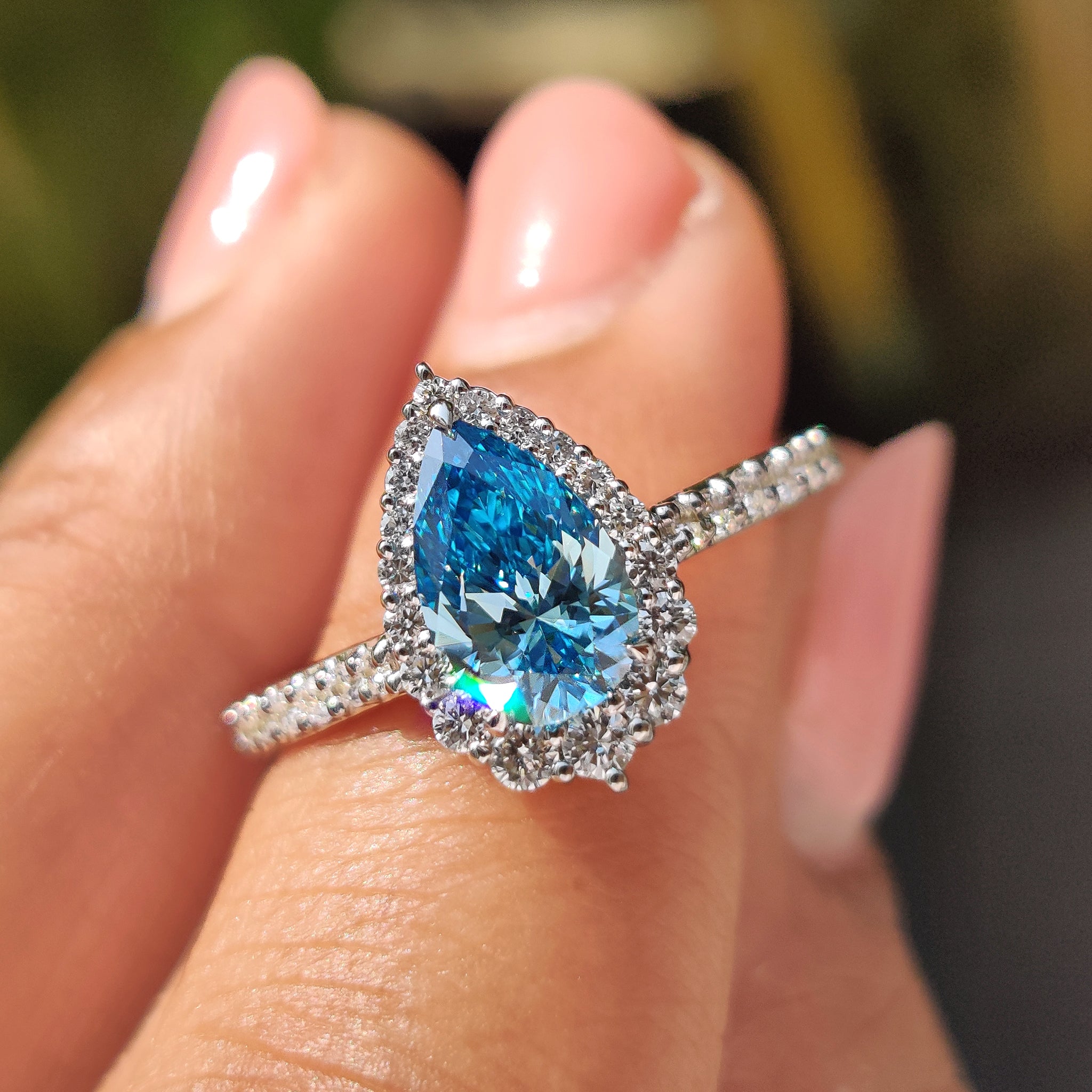 The three claw prong setting securely holds the pear diamond with style.
