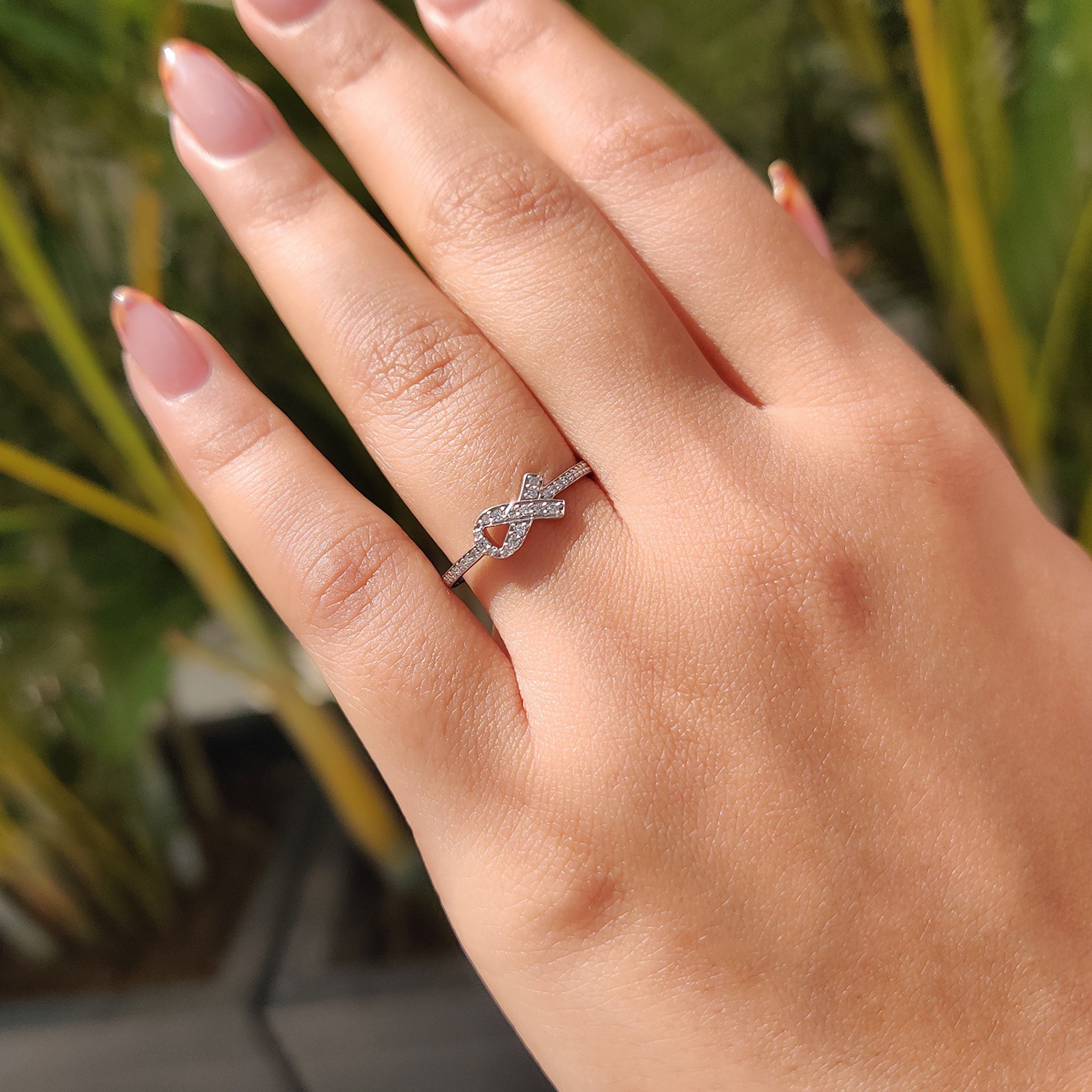 Minimalist engagement ring with a modern look.
