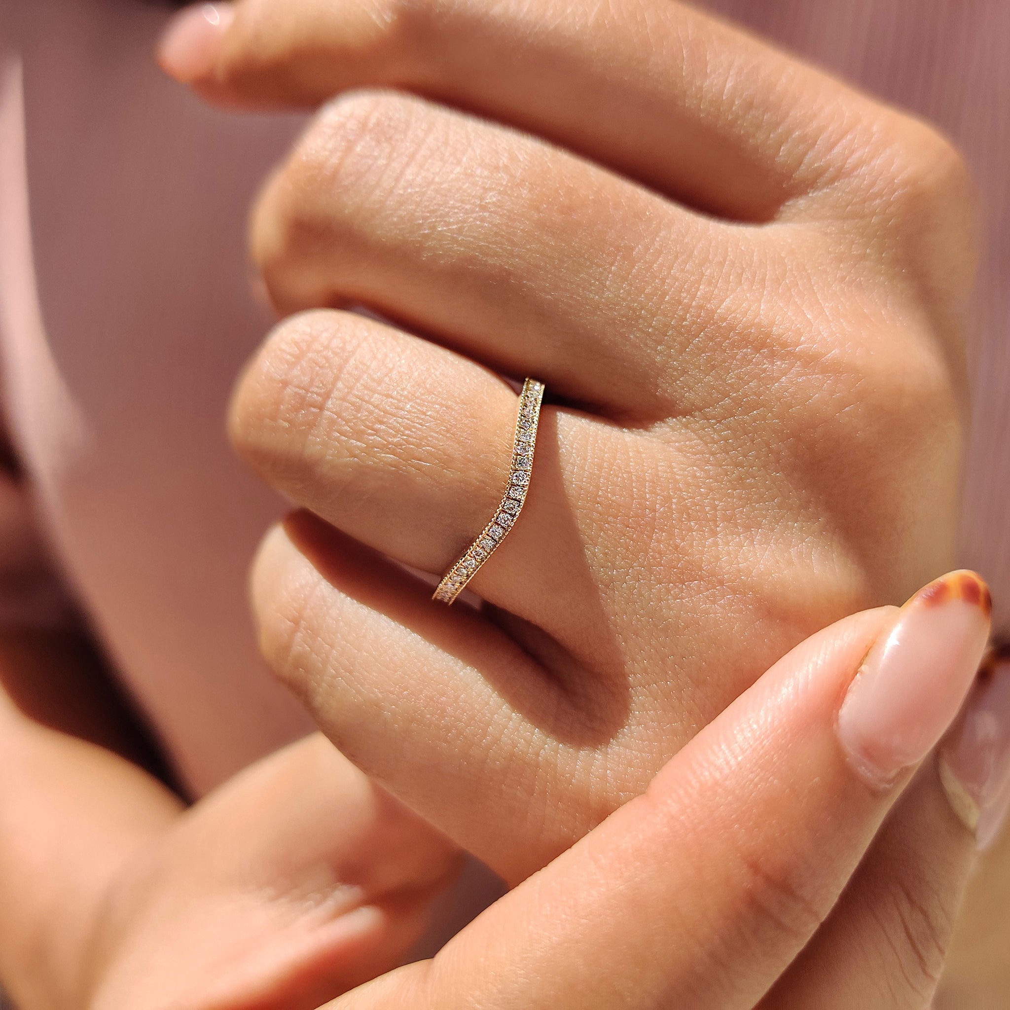 Round Diamond Curved Wedding Ring With Milgrain style