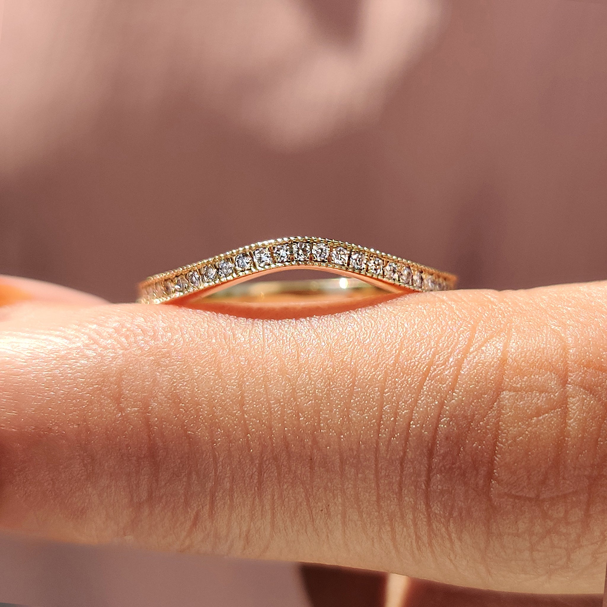 Round Diamond Curved Wedding Ring With Milgrain style