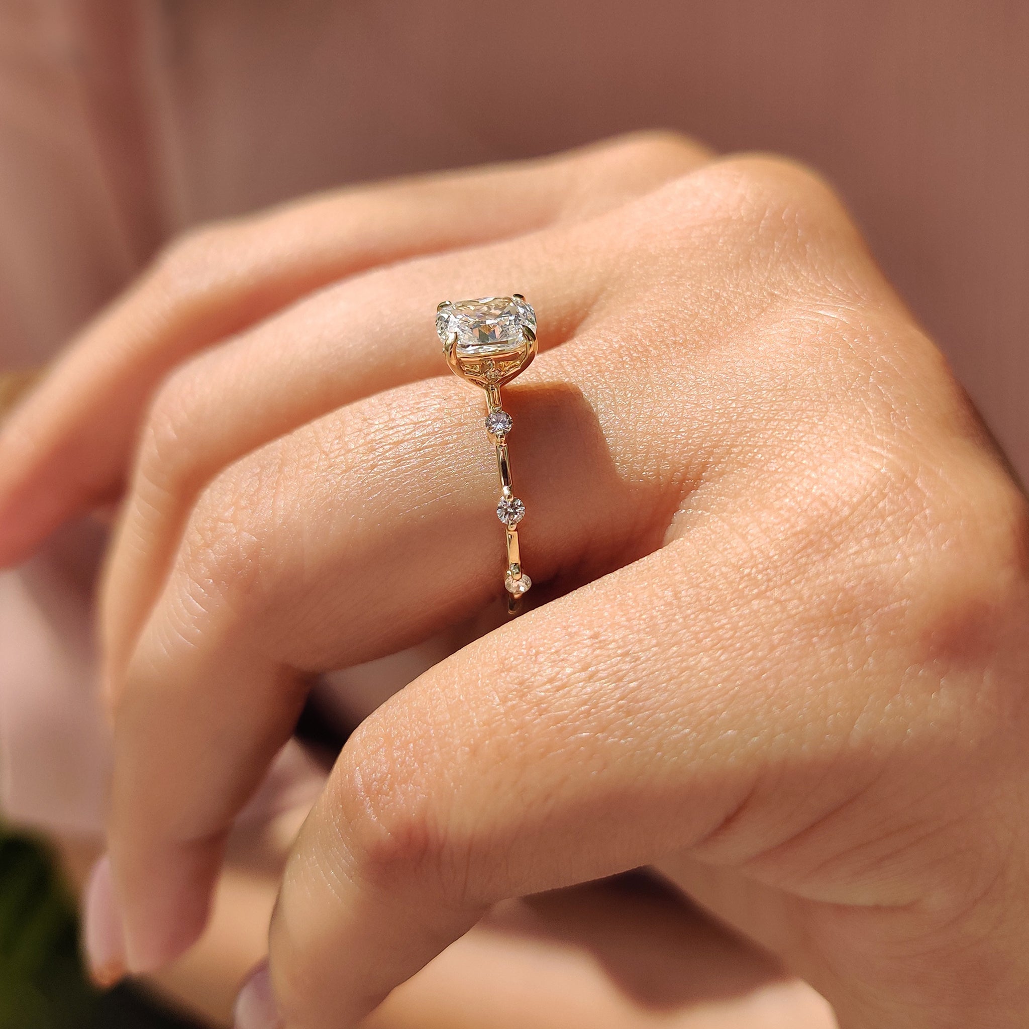Round cut side stone ring with a sparkling Seven Stone Diamond design in yellow gold.
